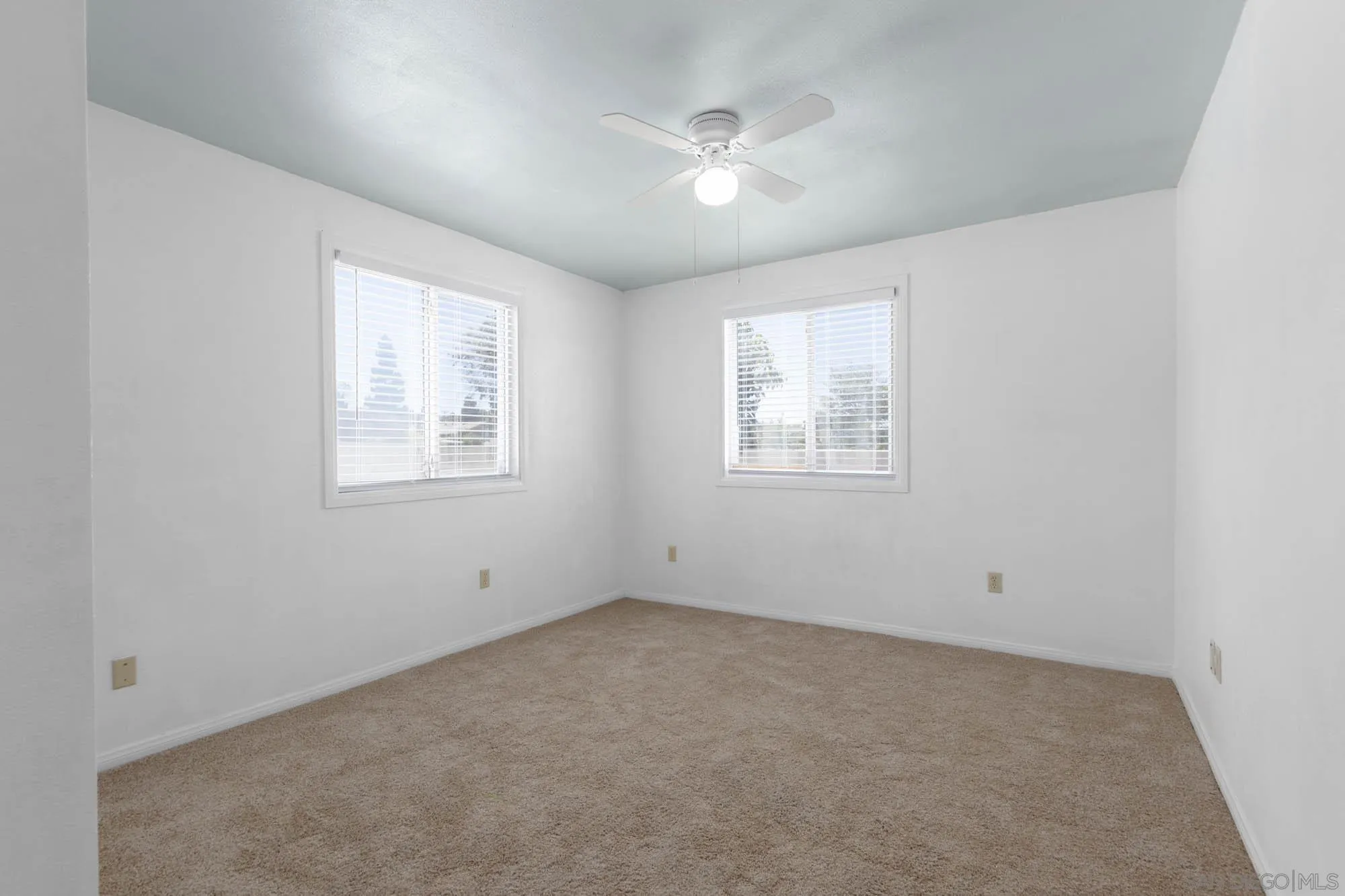 https://cdn.realtyfeed.com/cdn/127/260015384/ebabc8367ce51d0c026e65c310ca649a.webp