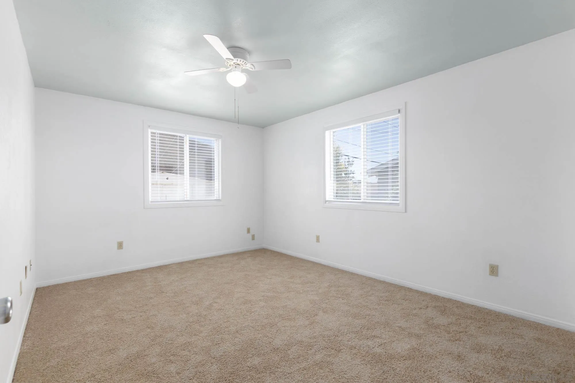 https://cdn.realtyfeed.com/cdn/127/260015384/f26b2ce0a8449d84b24d3a6a07977c36.webp