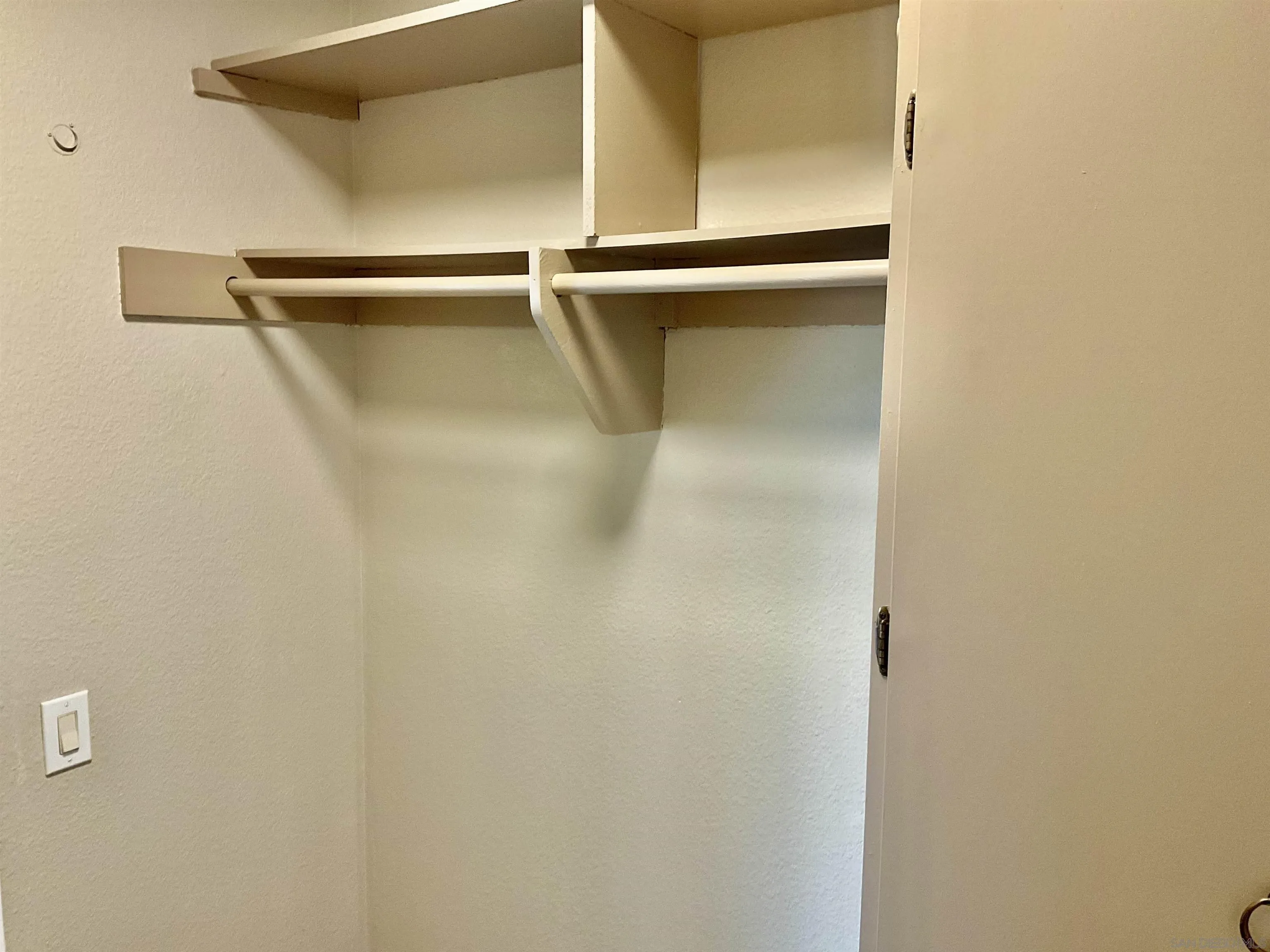 https://cdn.realtyfeed.com/cdn/127/260015385/046ae2f7e44f40313ce3b194f255695d.webp