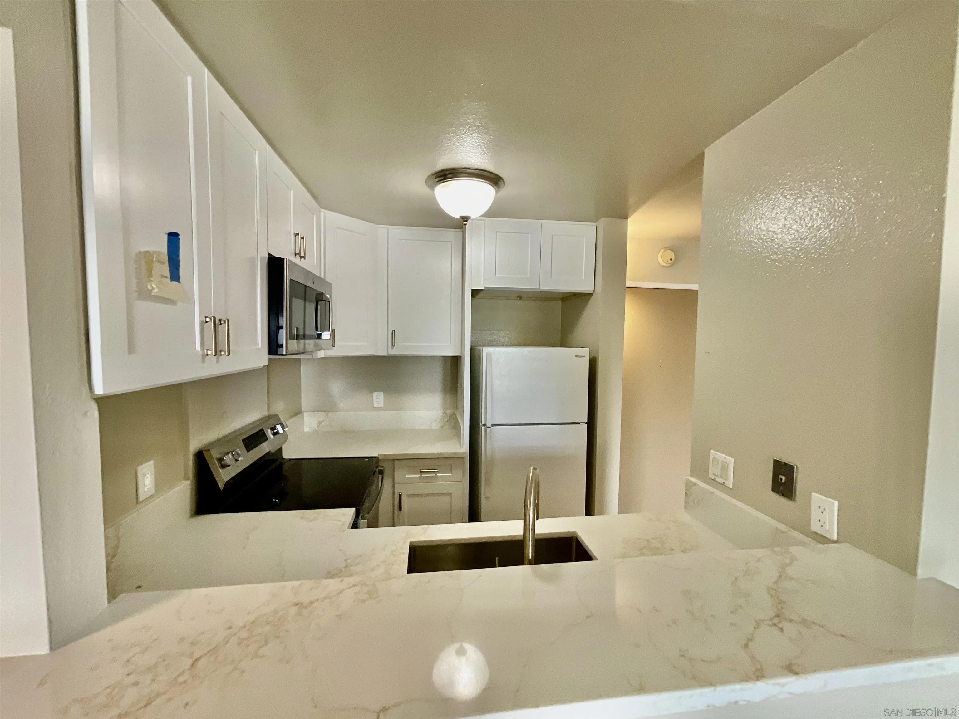 https://cdn.realtyfeed.com/cdn/127/260015385/0a8ceac48504391b691f3191b2e0028a.webp