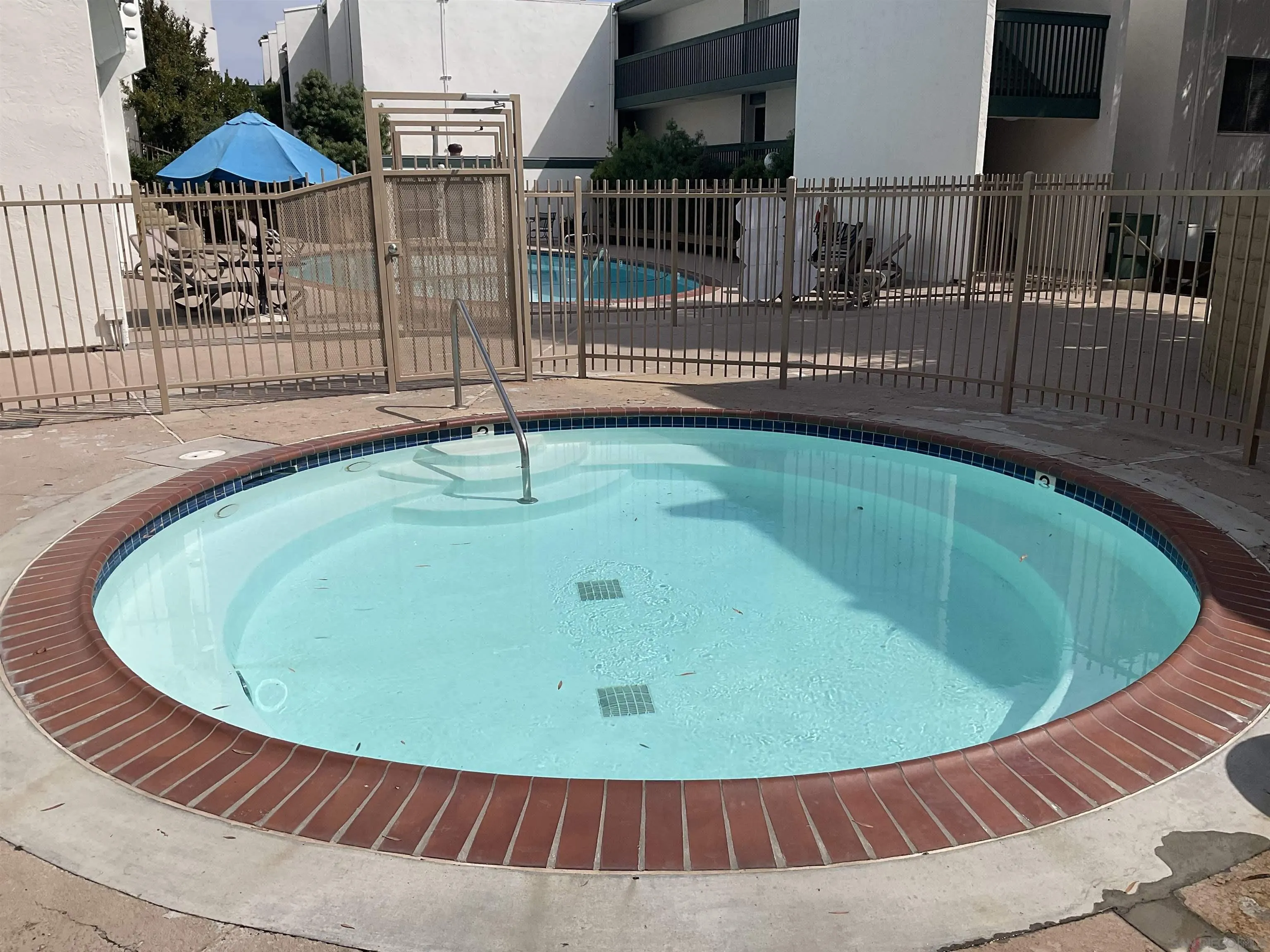 https://cdn.realtyfeed.com/cdn/127/260015385/18fe1c4fd7ce6ee0e1ee55c7cdac994b.webp
