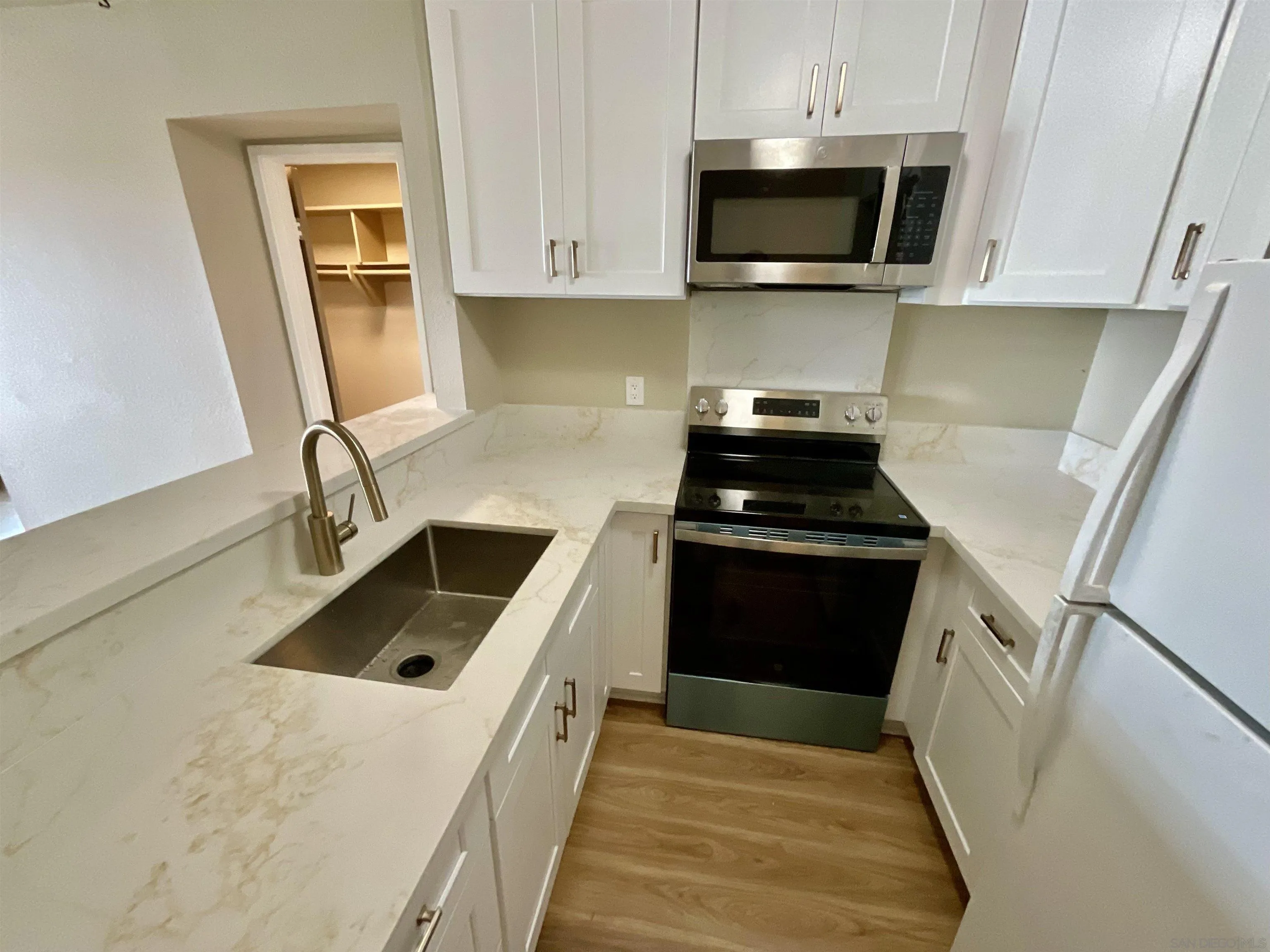 https://cdn.realtyfeed.com/cdn/127/260015385/8a6a28907d5f5017994007426fe0fca2.webp