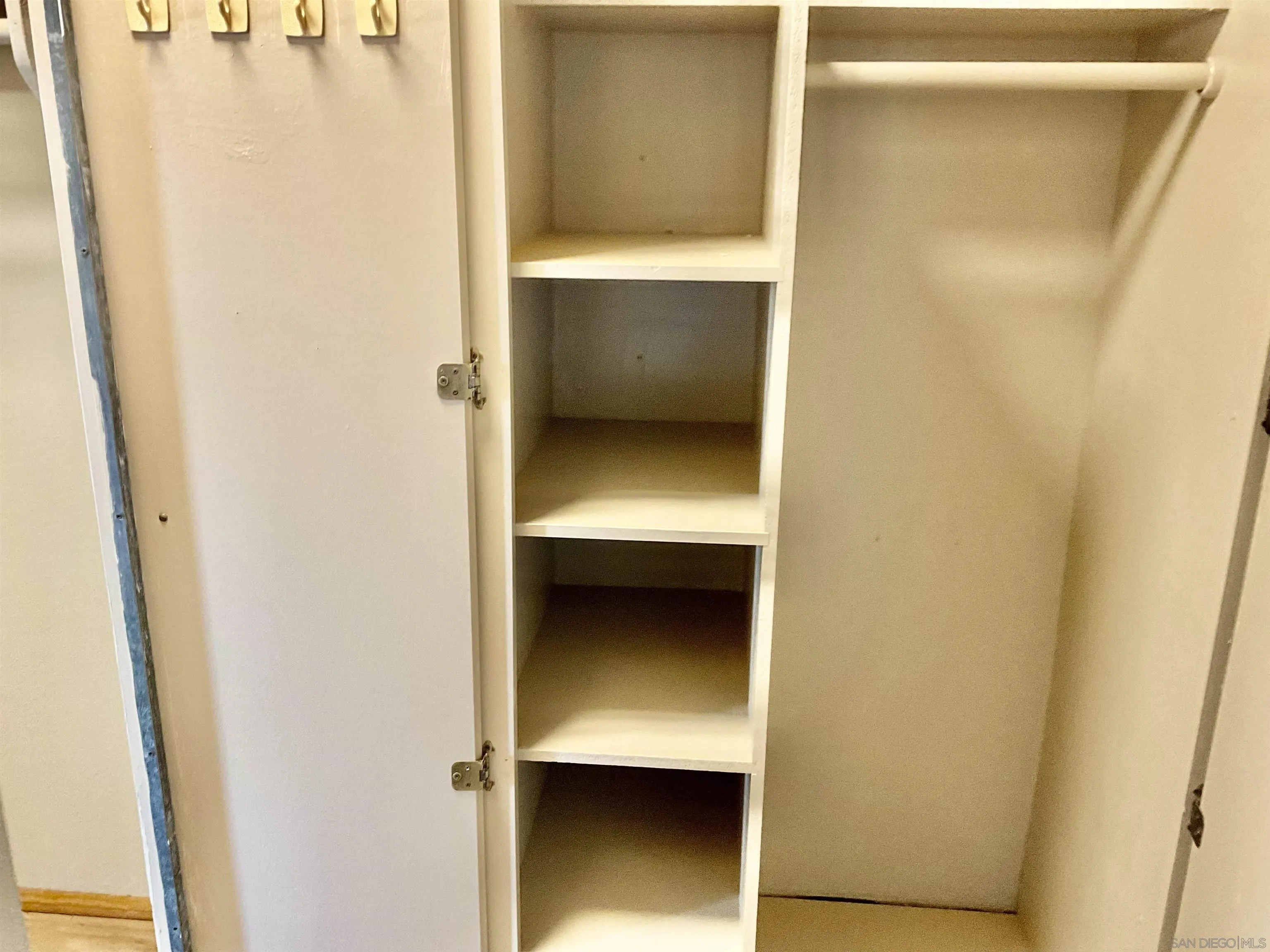 https://cdn.realtyfeed.com/cdn/127/260015385/bade80b75b901e7c46a79d0c1e560901.webp