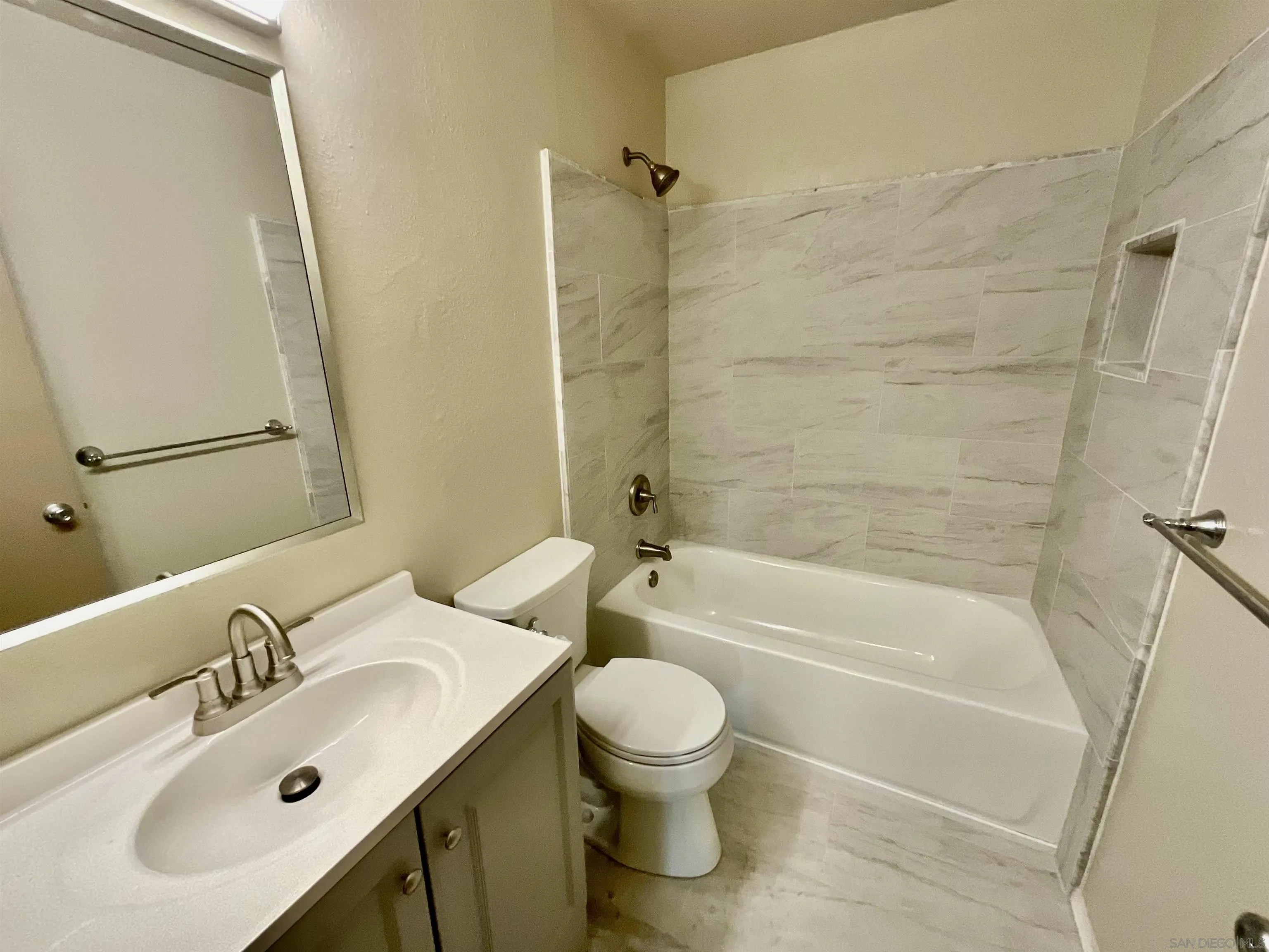 https://cdn.realtyfeed.com/cdn/127/260015385/c2be62d26c3c4640c8dd37af56ff9f83.webp