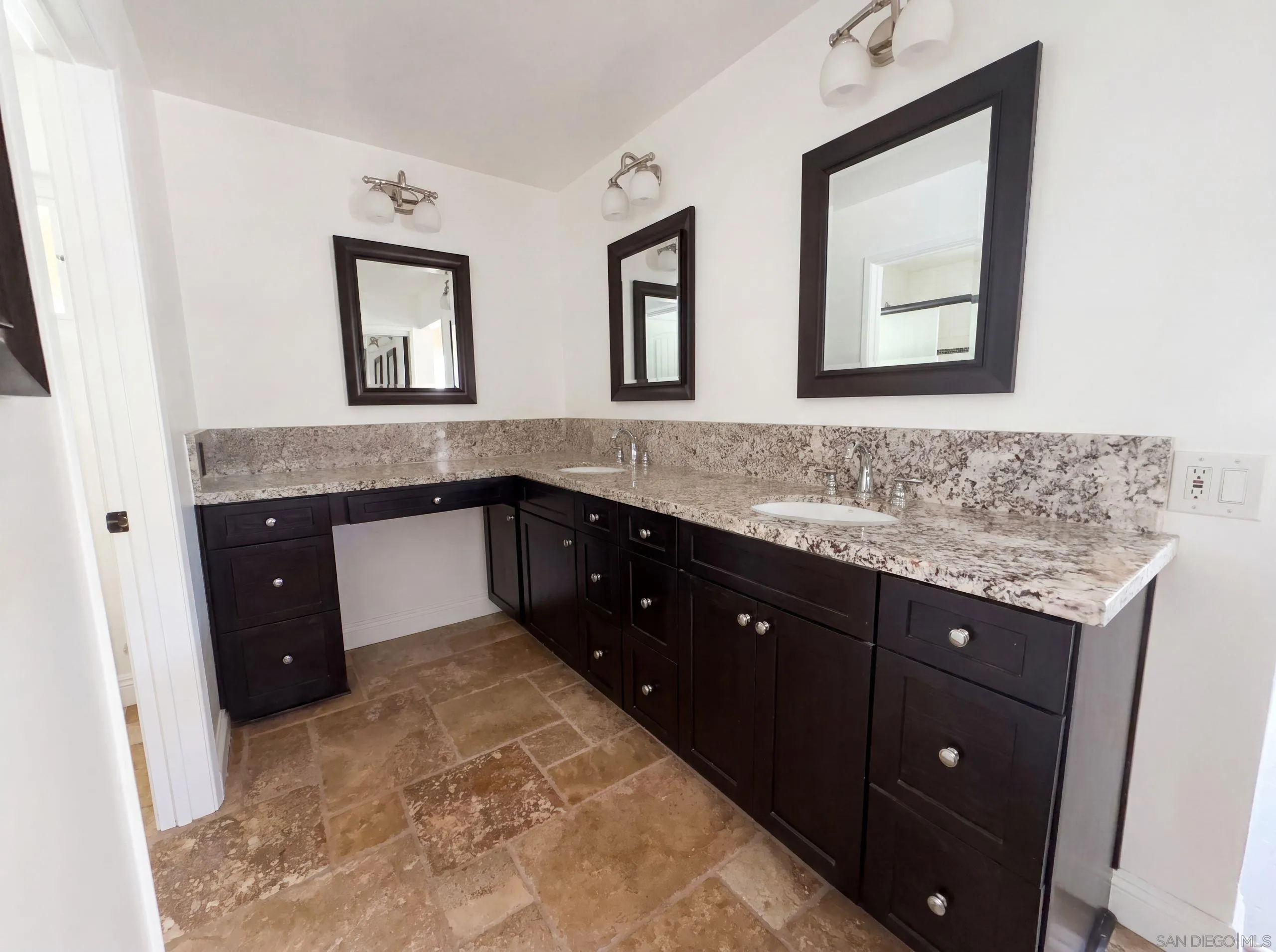 https://cdn.realtyfeed.com/cdn/127/260015387/1ee6202d395ee27ae30bbb73f9d222dc.webp