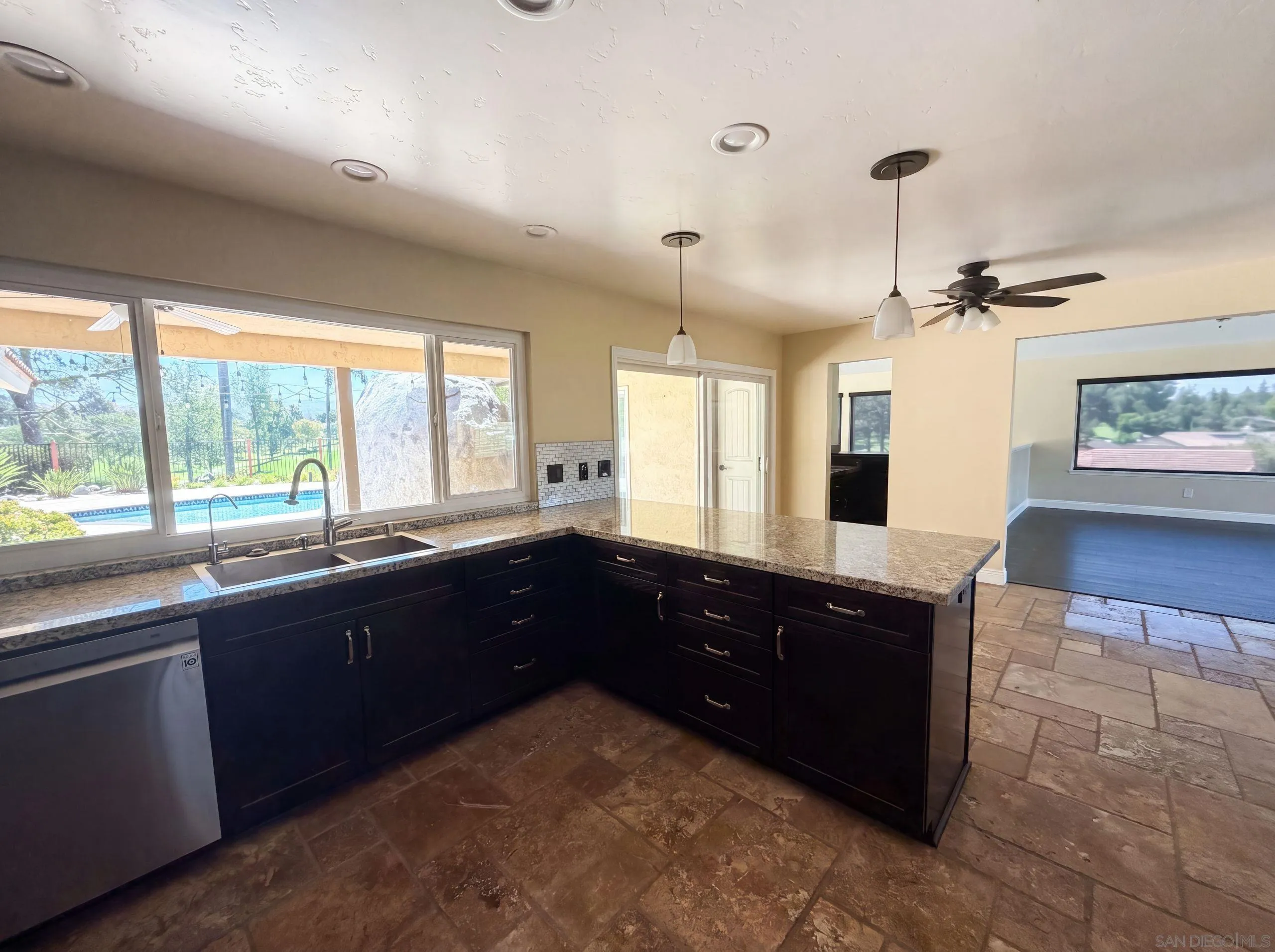 https://cdn.realtyfeed.com/cdn/127/260015387/79d9b3fa3a3960ea432755dd6ff2db8f.webp