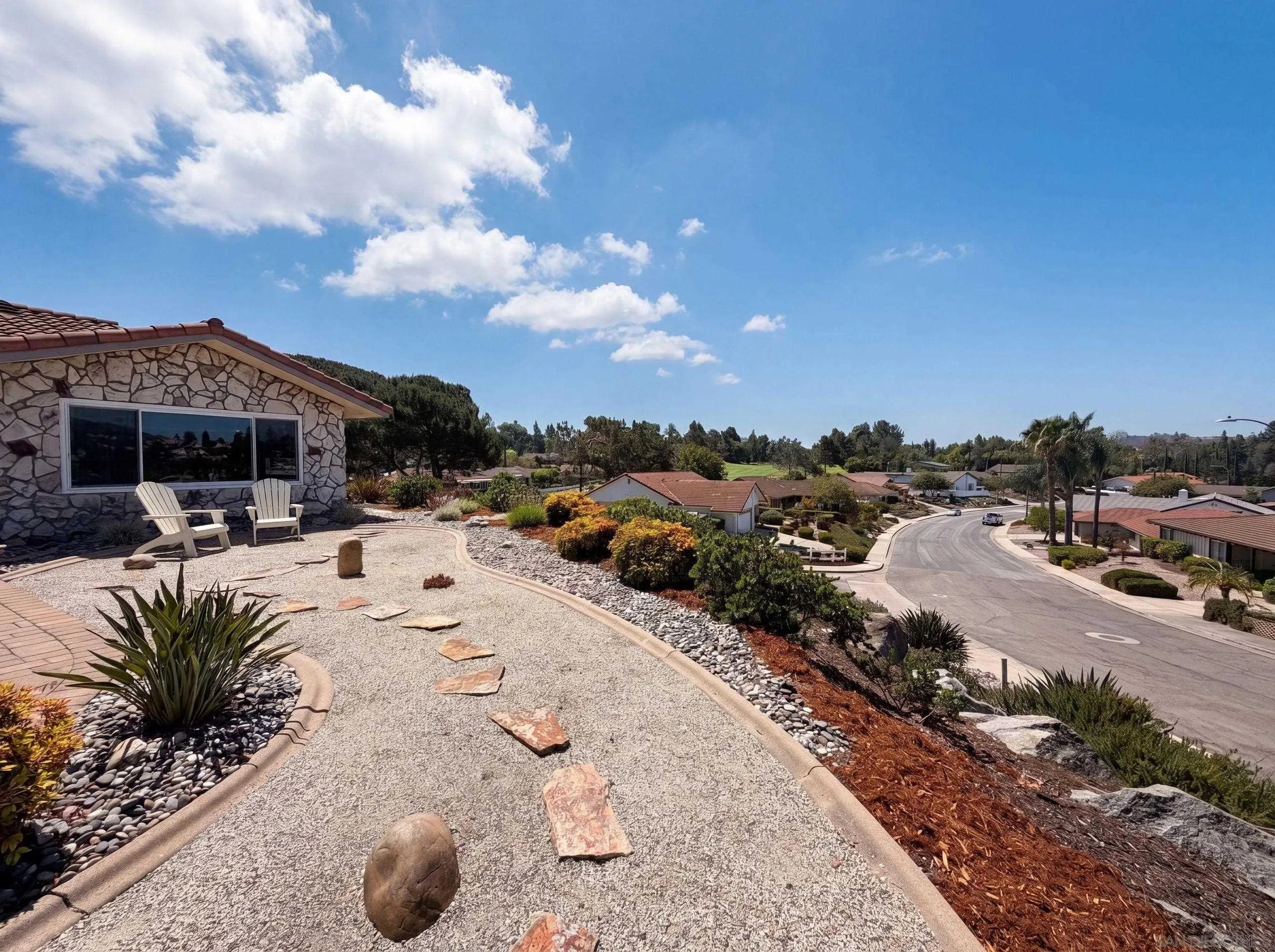 https://cdn.realtyfeed.com/cdn/127/260015387/93b353b30f0ed374577ba10917a125c6.webp