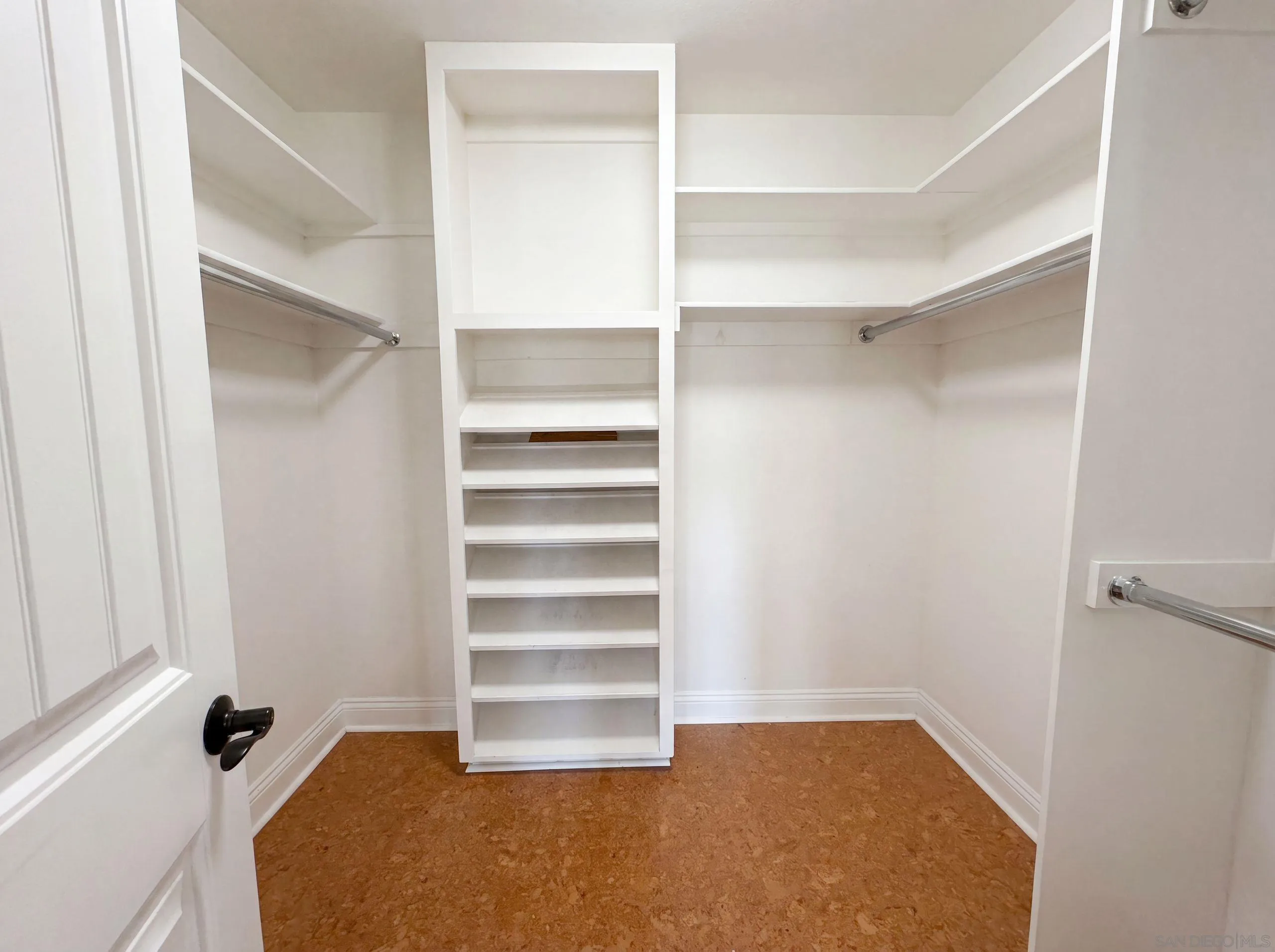 https://cdn.realtyfeed.com/cdn/127/260015387/9493f054767eba934b96c6bdeb1524df.webp