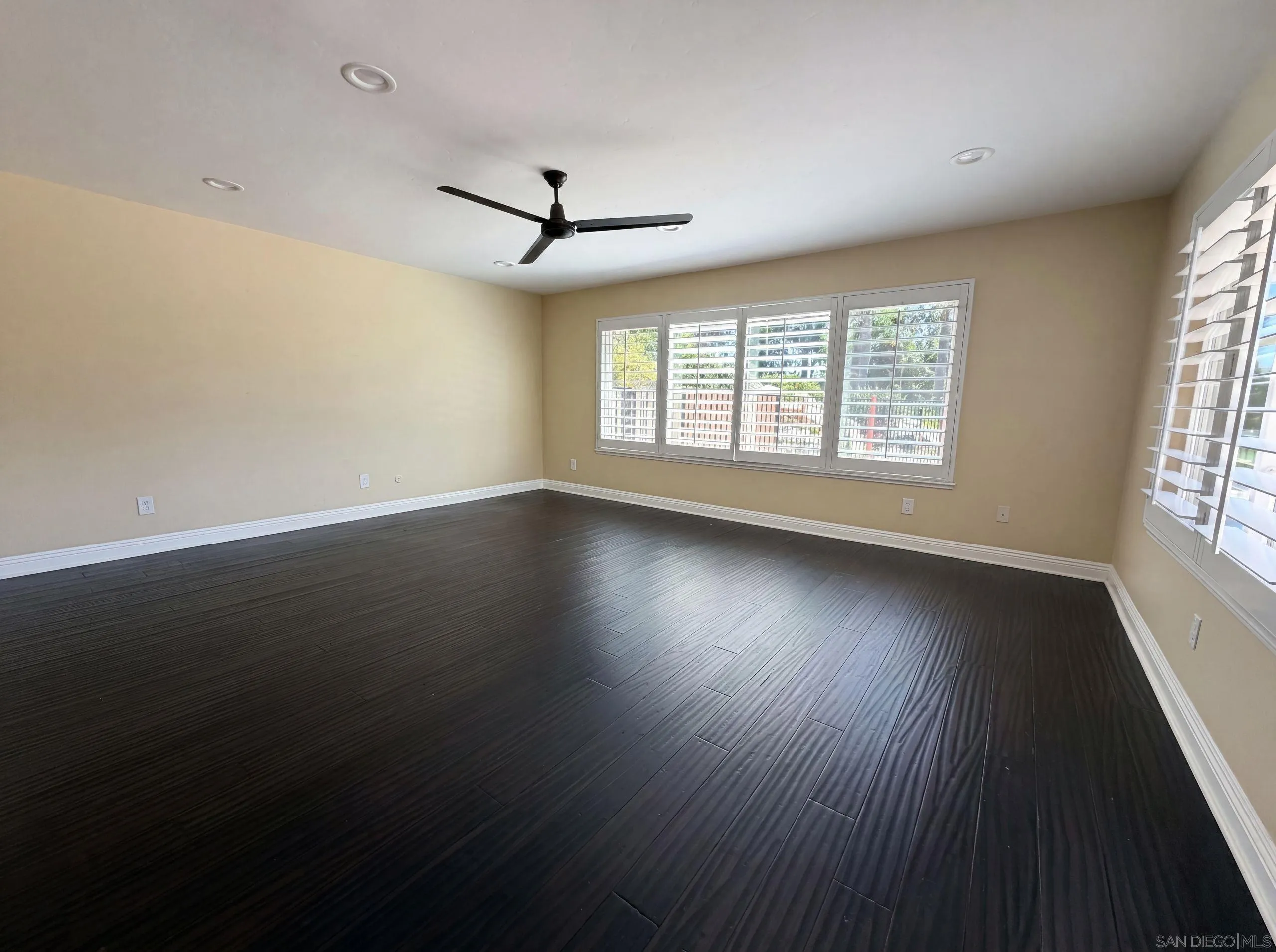 https://cdn.realtyfeed.com/cdn/127/260015387/dc169283a9ff38dce55c8ef53513fbbb.webp