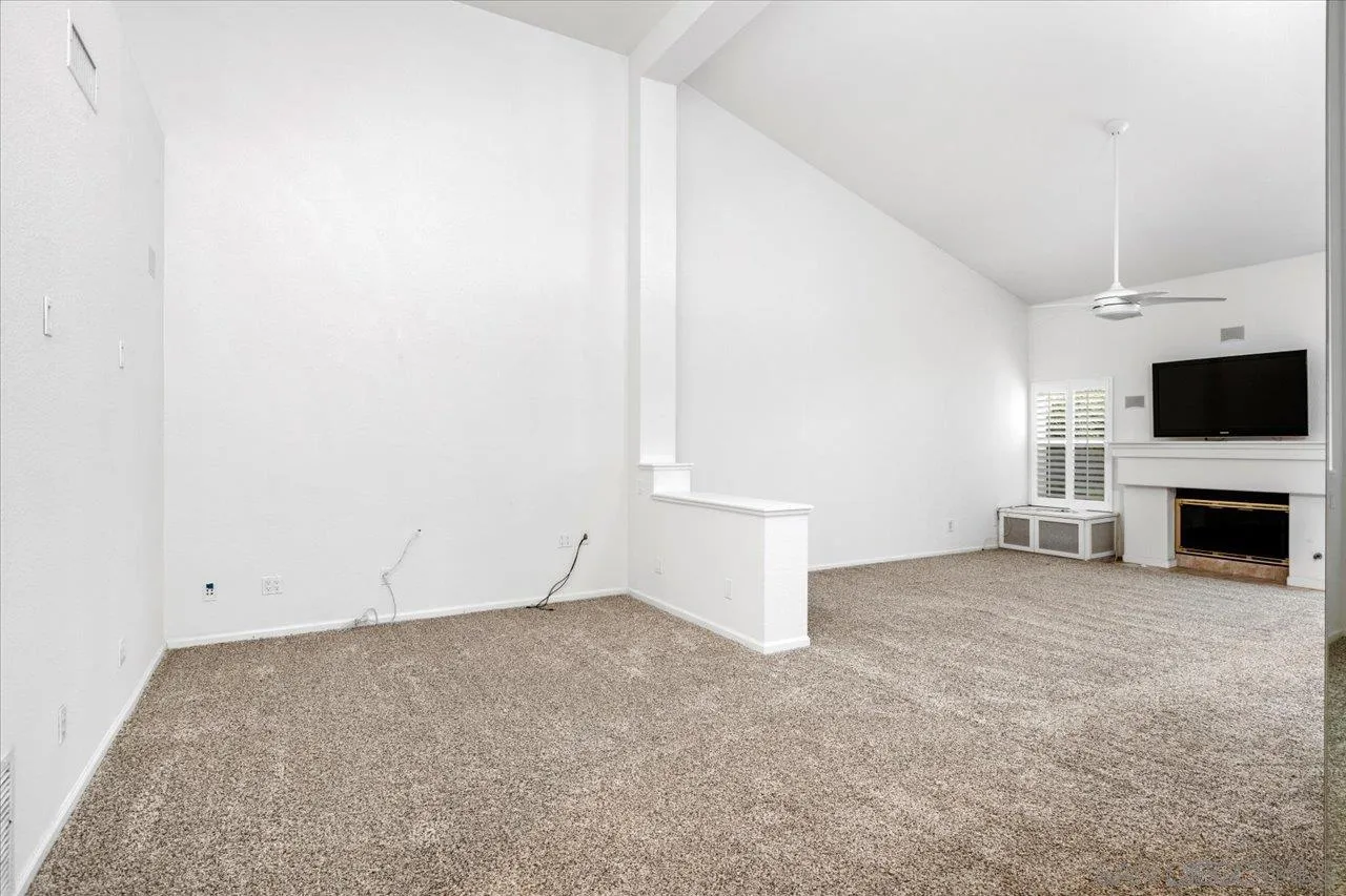 https://cdn.realtyfeed.com/cdn/127/260015389/1a2f3dfc420cb105fea521cc7b0f7c2c.webp