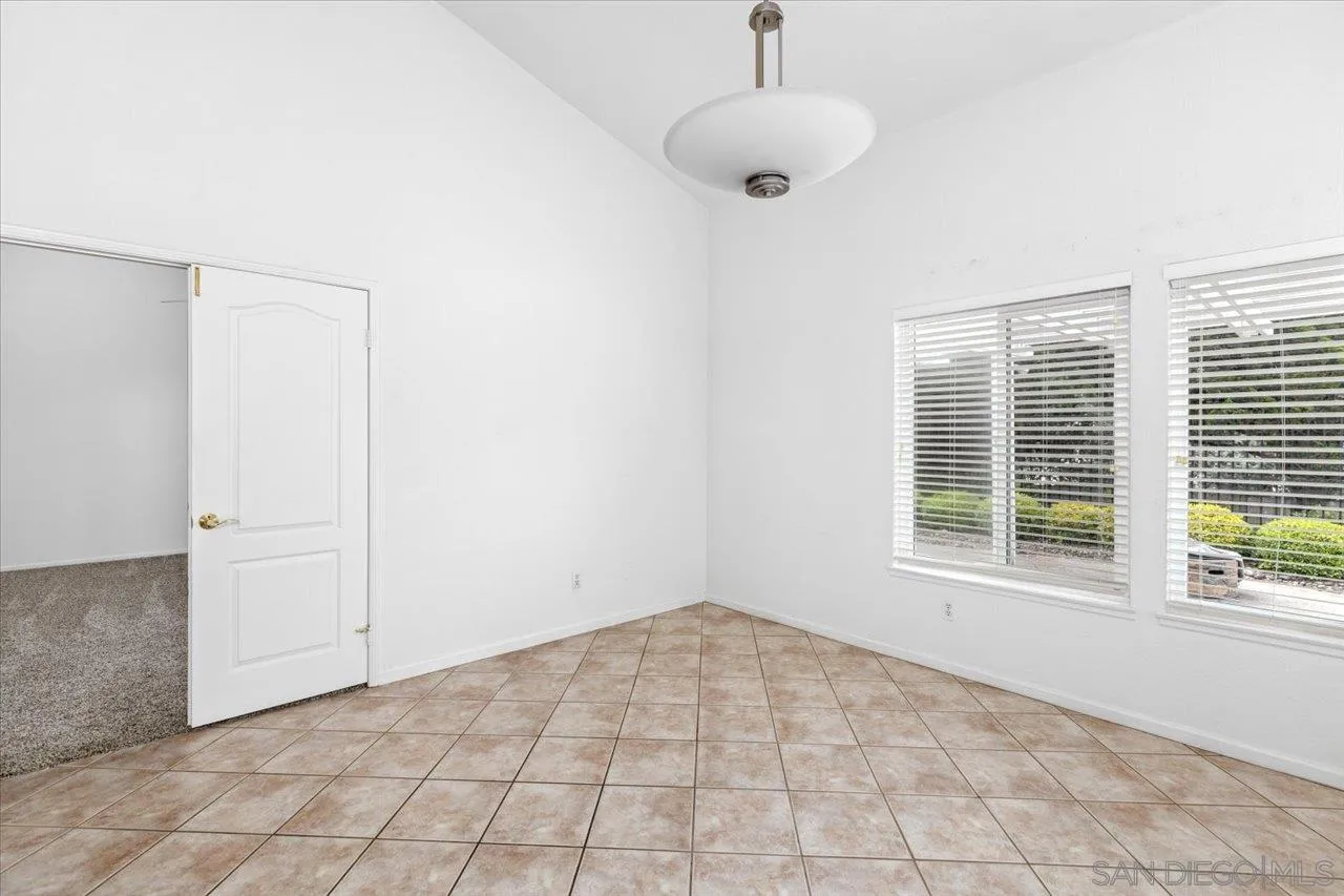 https://cdn.realtyfeed.com/cdn/127/260015389/5b4424d27805f10a3dd0f67b3aeedade.webp