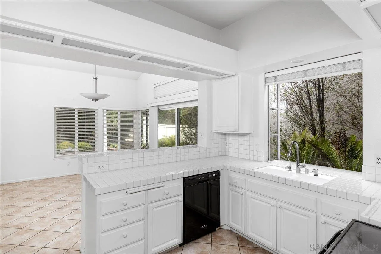 https://cdn.realtyfeed.com/cdn/127/260015389/6e596e3fcc4451e2e25ce12ed859ac34.webp