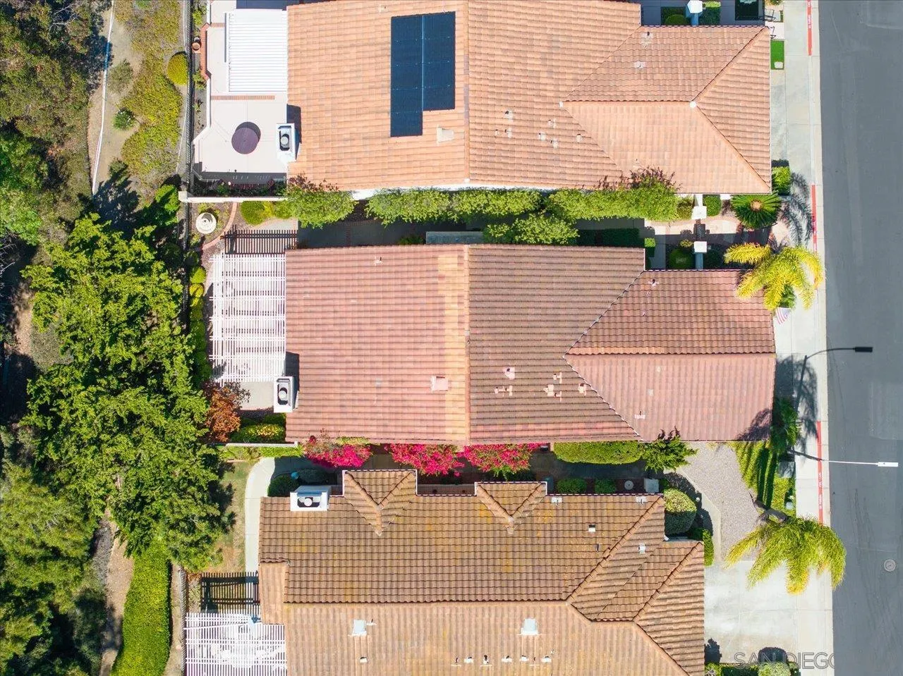 https://cdn.realtyfeed.com/cdn/127/260015389/75293722000409cb57b2811325f3348a.webp