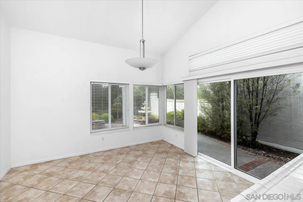 https://cdn.realtyfeed.com/cdn/127/260015389/ef4ff6e43fe2b41799c2eee9b188a580.webp