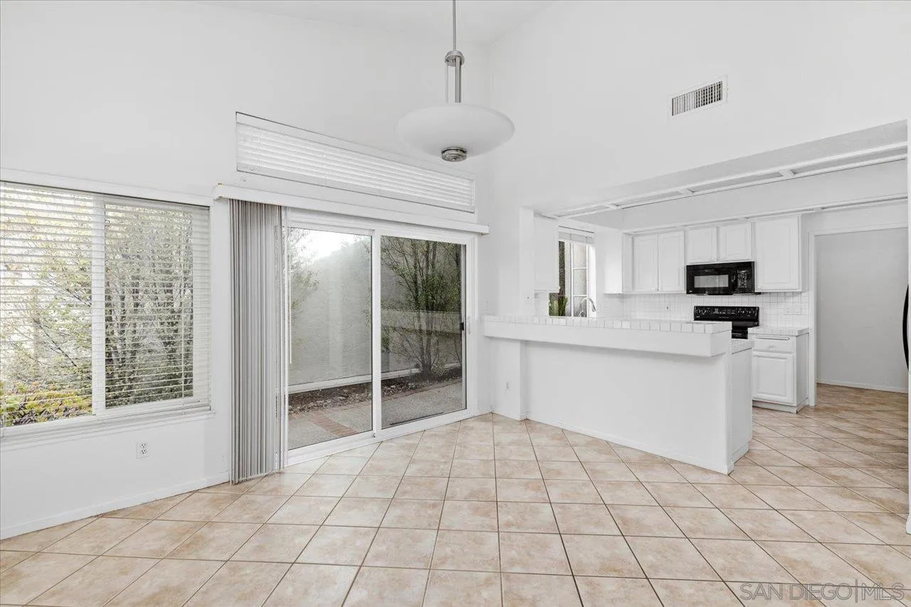 https://cdn.realtyfeed.com/cdn/127/260015389/ef8025b9d6c714c833465c42945f7fe7.webp