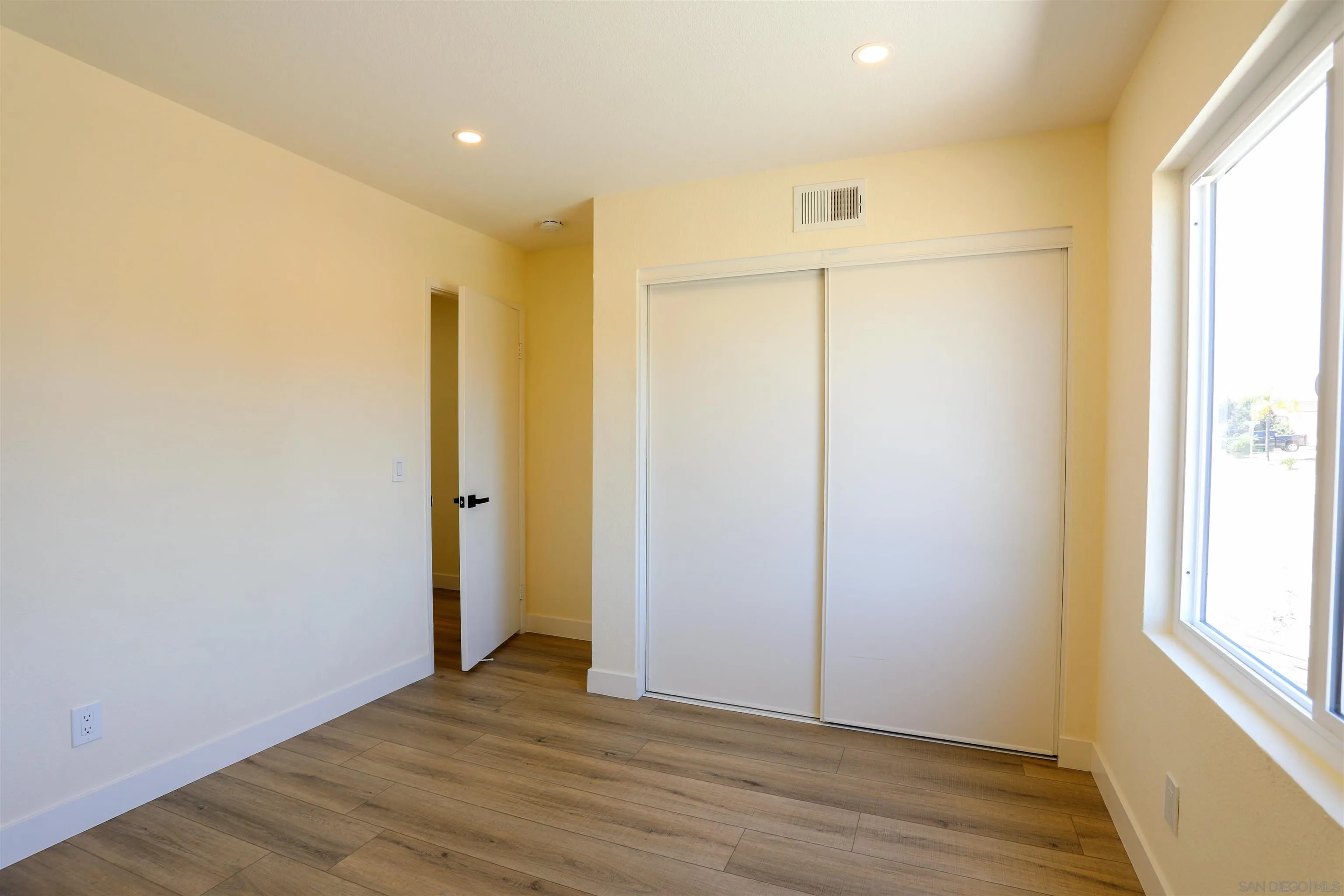 https://cdn.realtyfeed.com/cdn/127/260015396/5aacb39fb3cb1190ae0a859a9a99afc1.webp