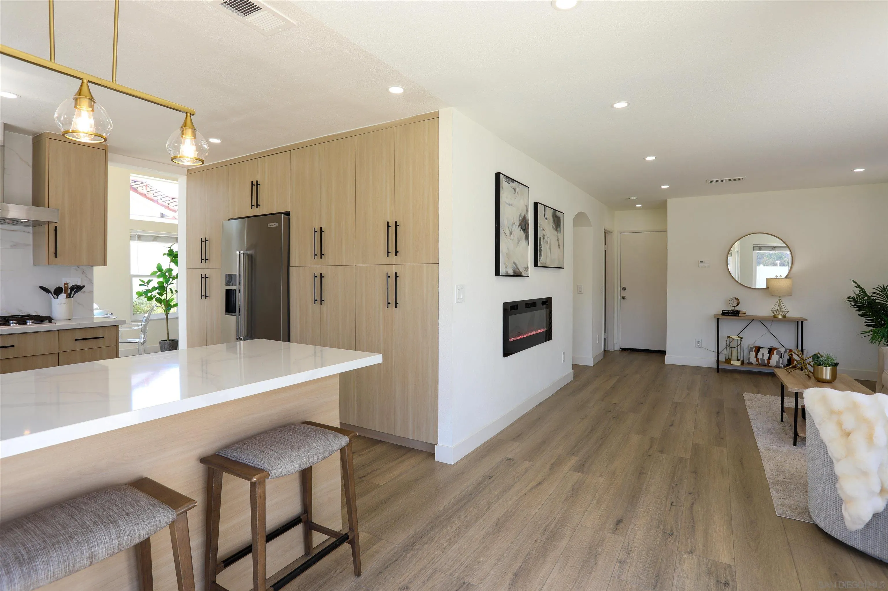 https://cdn.realtyfeed.com/cdn/127/260015396/620fdecc25f0d0ee3b61e3e4c42e7d2d.webp
