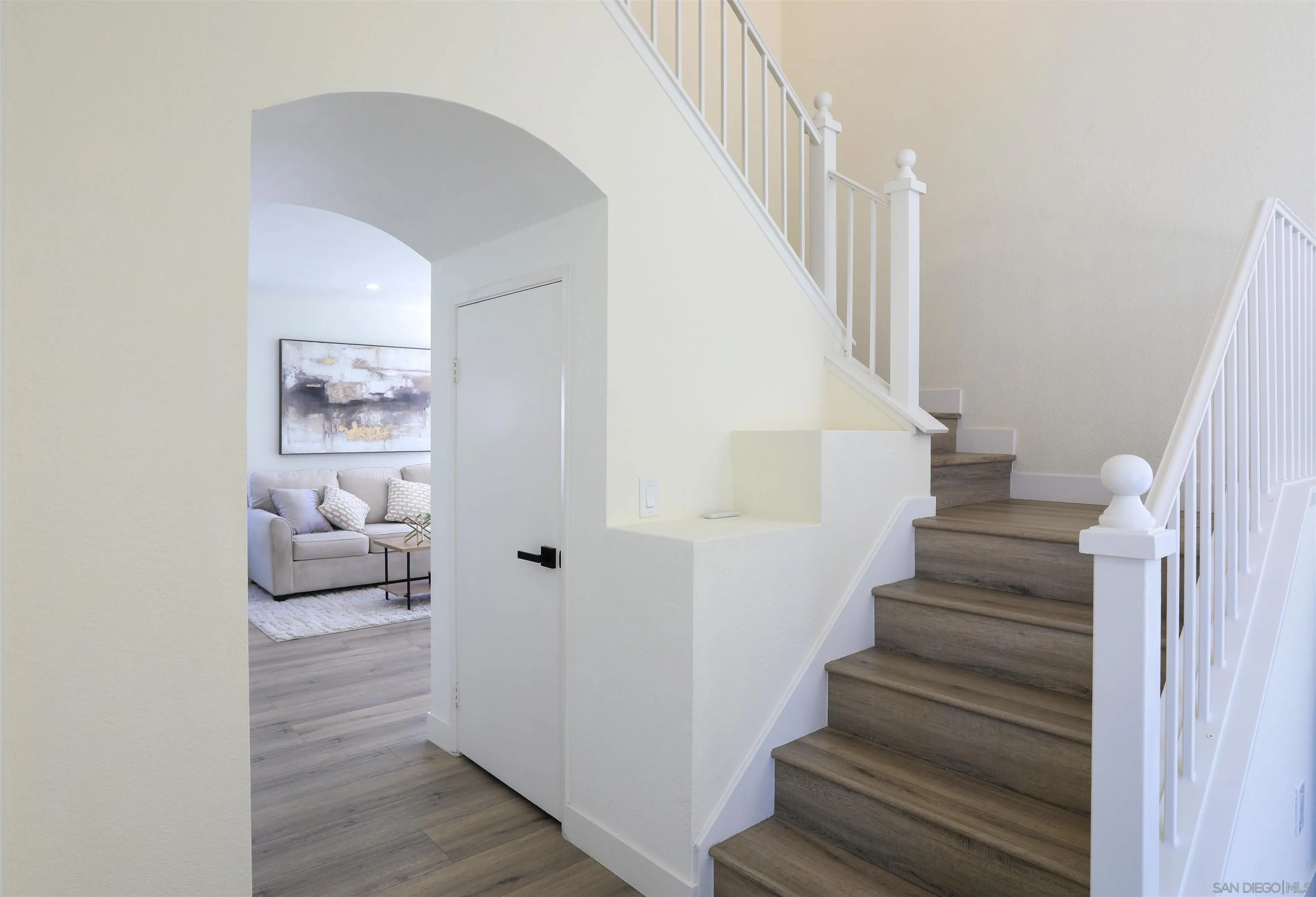 https://cdn.realtyfeed.com/cdn/127/260015396/70094dadd8f123533ae1cb075eb2e44c.webp