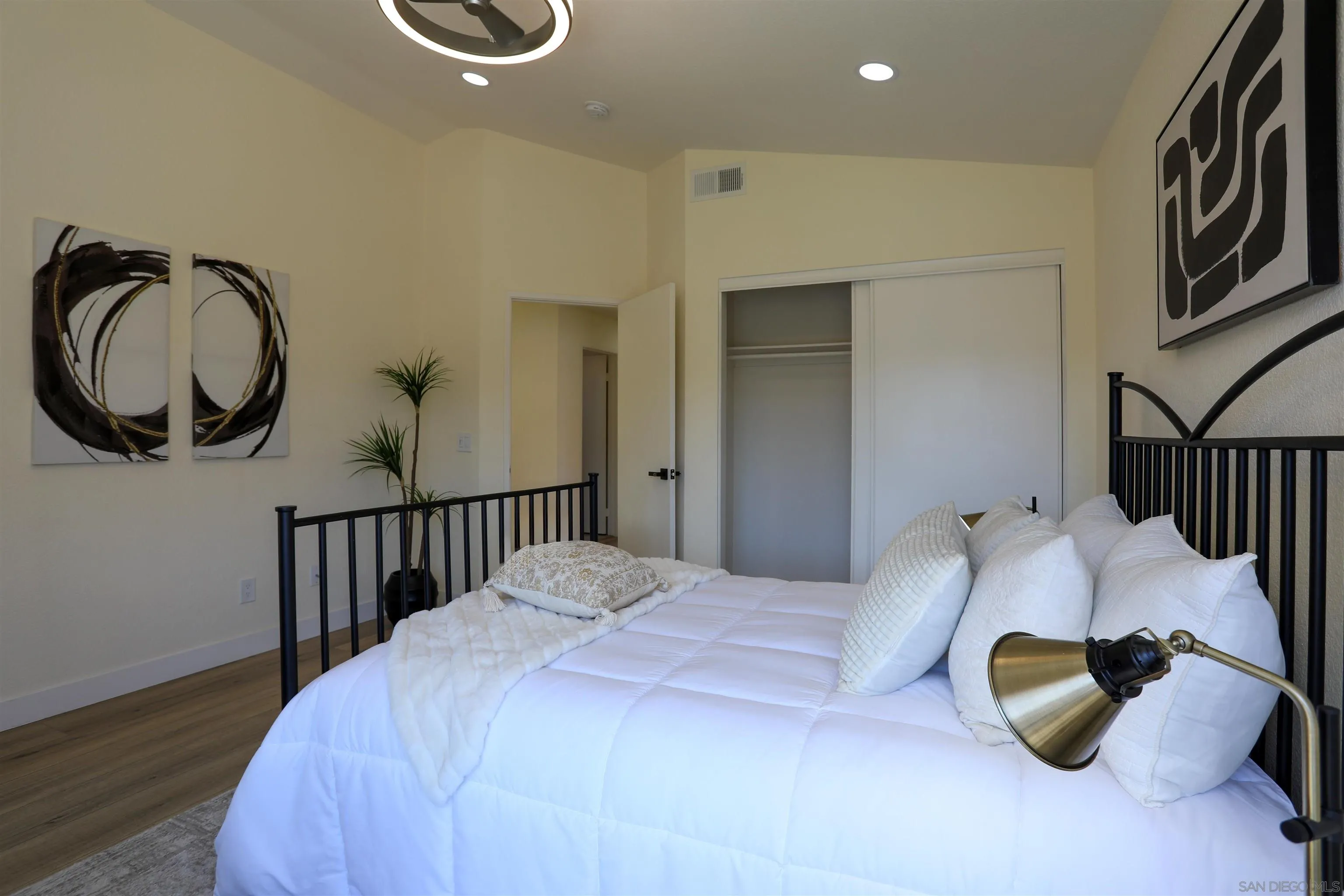 https://cdn.realtyfeed.com/cdn/127/260015396/9f887a4db77b738d9388656397739719.webp