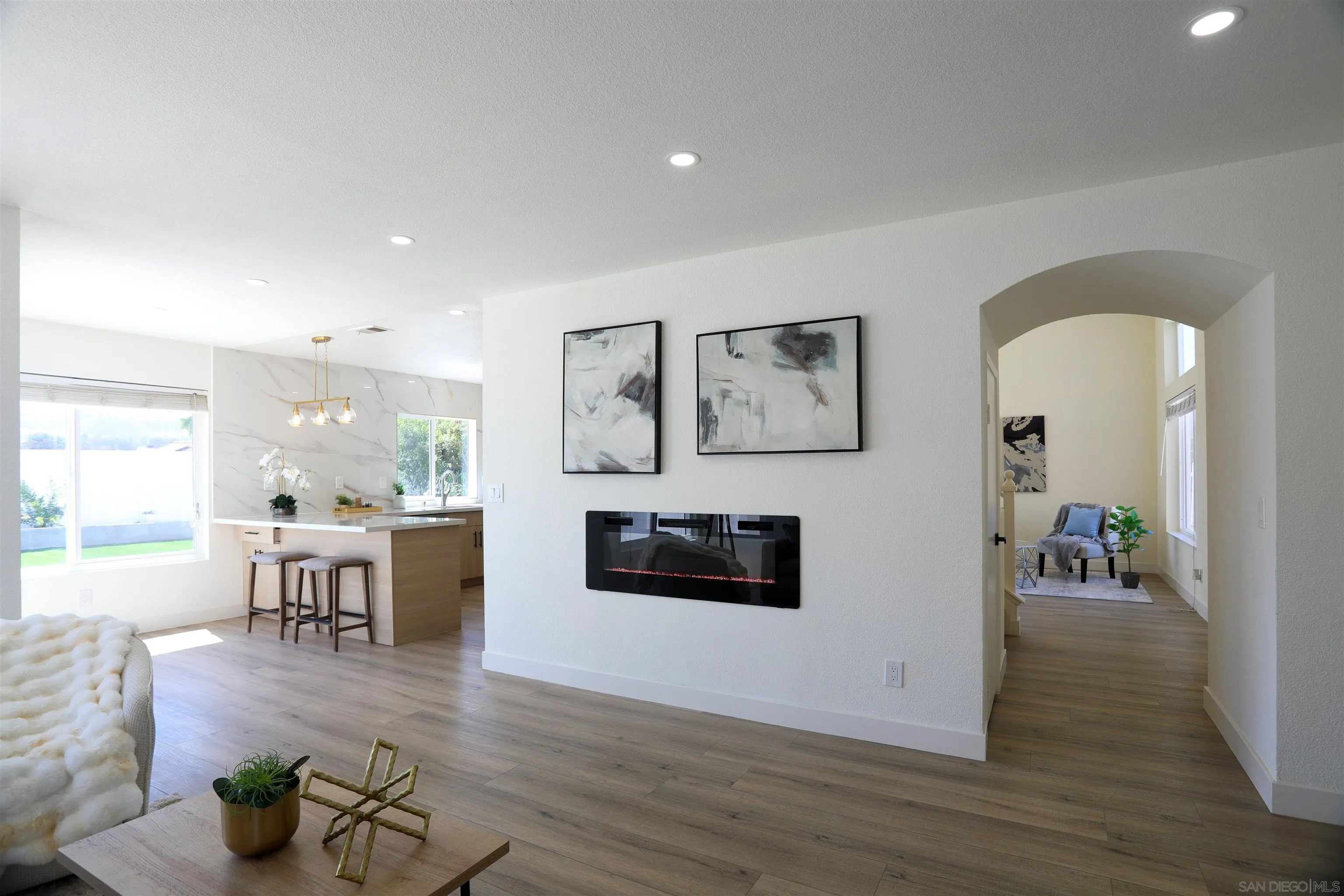 https://cdn.realtyfeed.com/cdn/127/260015396/b8ee7223d323446abcc8a57597529da2.webp