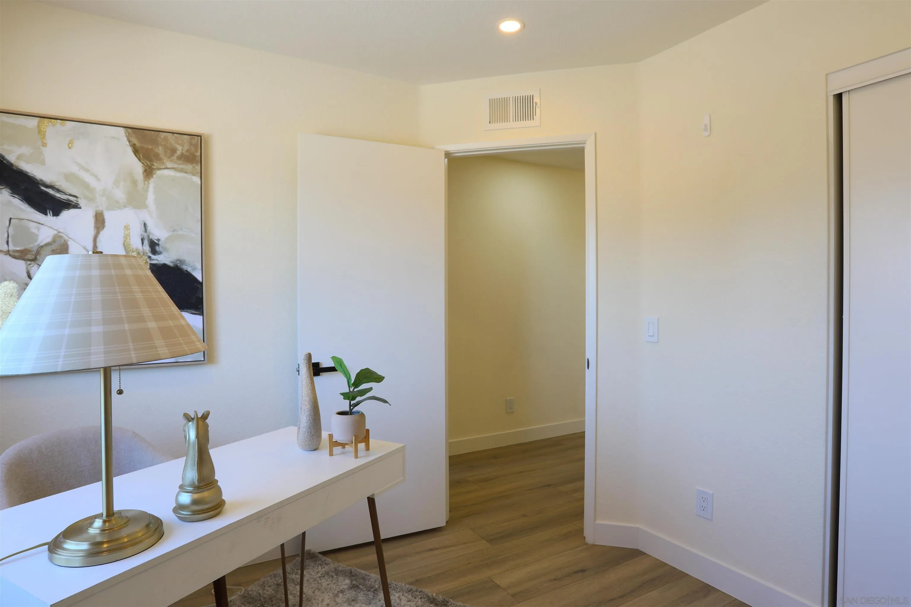 https://cdn.realtyfeed.com/cdn/127/260015396/eebca25975300ce8a31a08279b15cab0.webp
