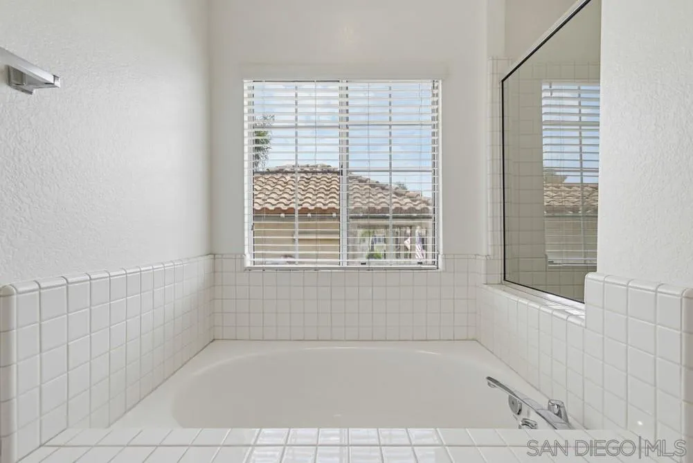 https://cdn.realtyfeed.com/cdn/127/260015400/640aba91f20e5e1eeadfffa0e237796b.webp
