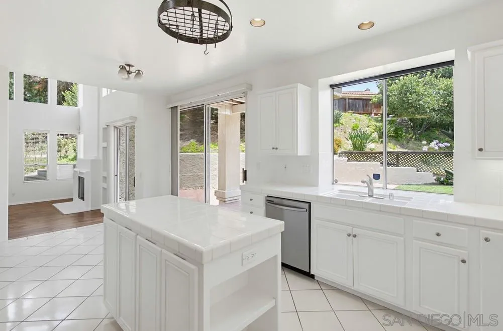 https://cdn.realtyfeed.com/cdn/127/260015400/6e6fd1a4345238447487e2432a82f552.webp