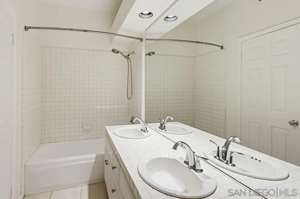 https://cdn.realtyfeed.com/cdn/127/260015400/9133dbbdf4f9d3273e355027dac20d79.webp