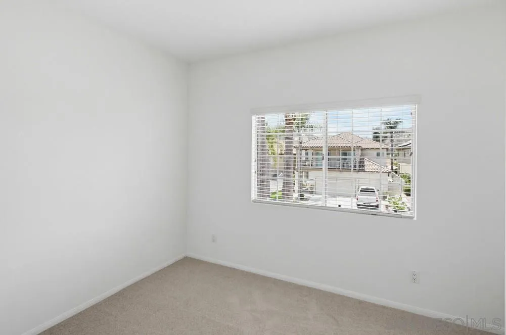 https://cdn.realtyfeed.com/cdn/127/260015400/ed6cd7be30c389f81fe5a500b954ed5f.webp