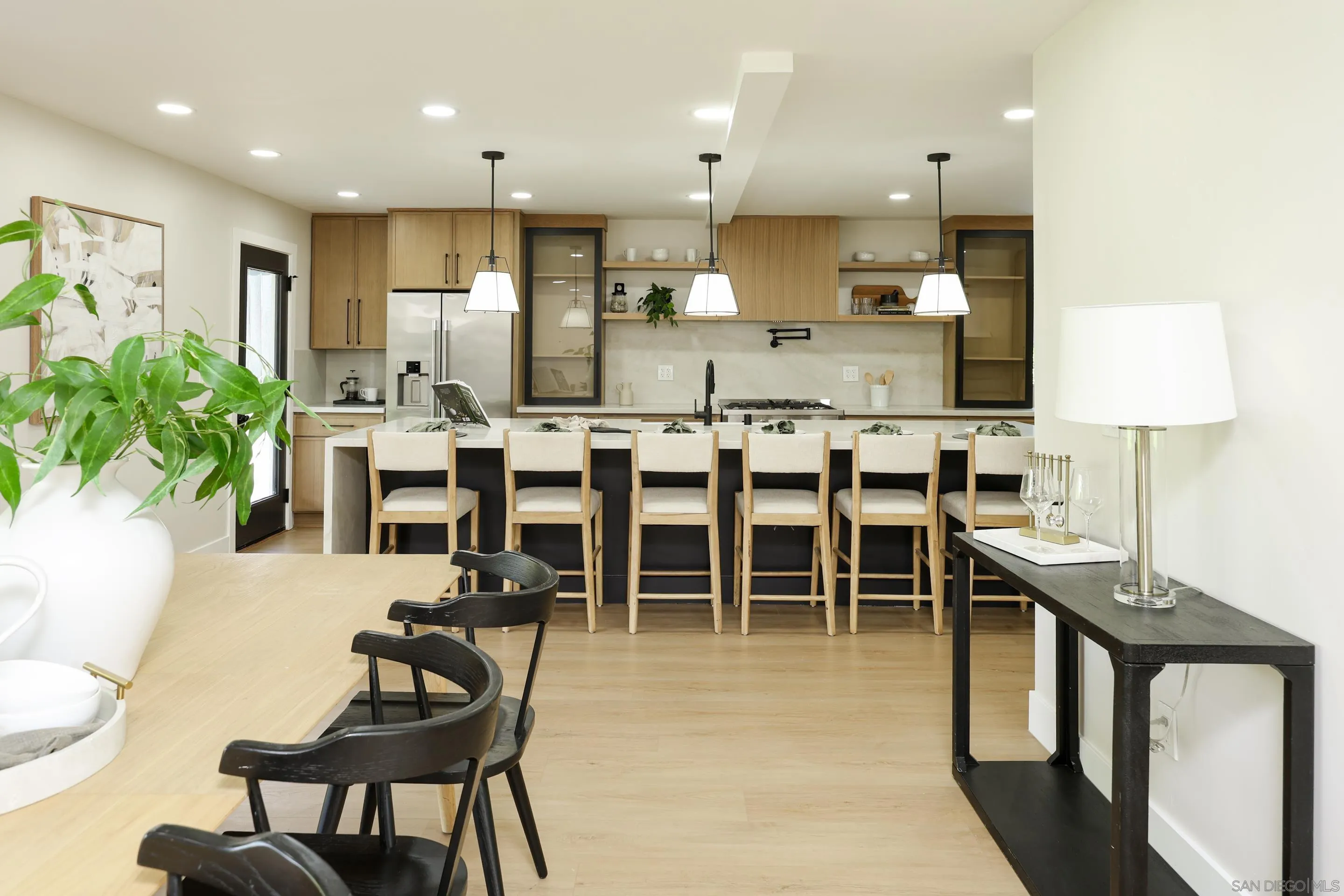 https://cdn.realtyfeed.com/cdn/127/260015402/05a9b3cebebd98aff742ce3d170e8f4f.webp