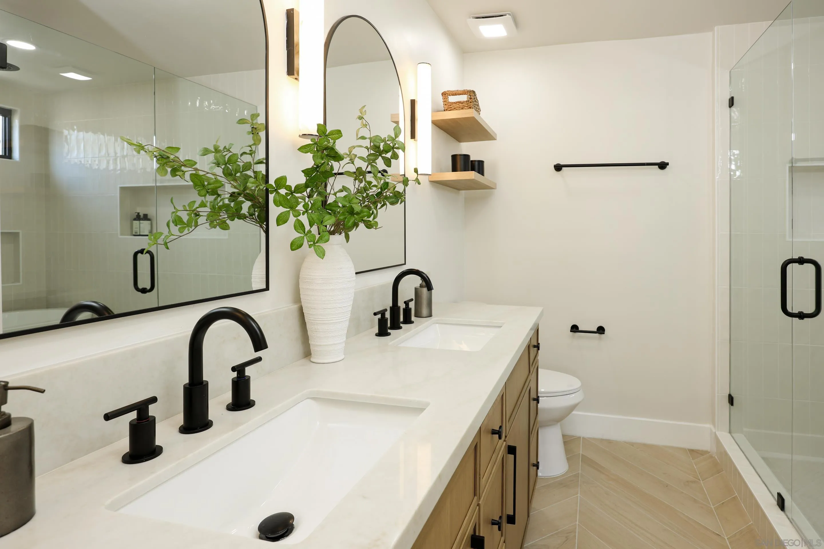 https://cdn.realtyfeed.com/cdn/127/260015402/429286999780beb3498bd9a25a51fc05.webp
