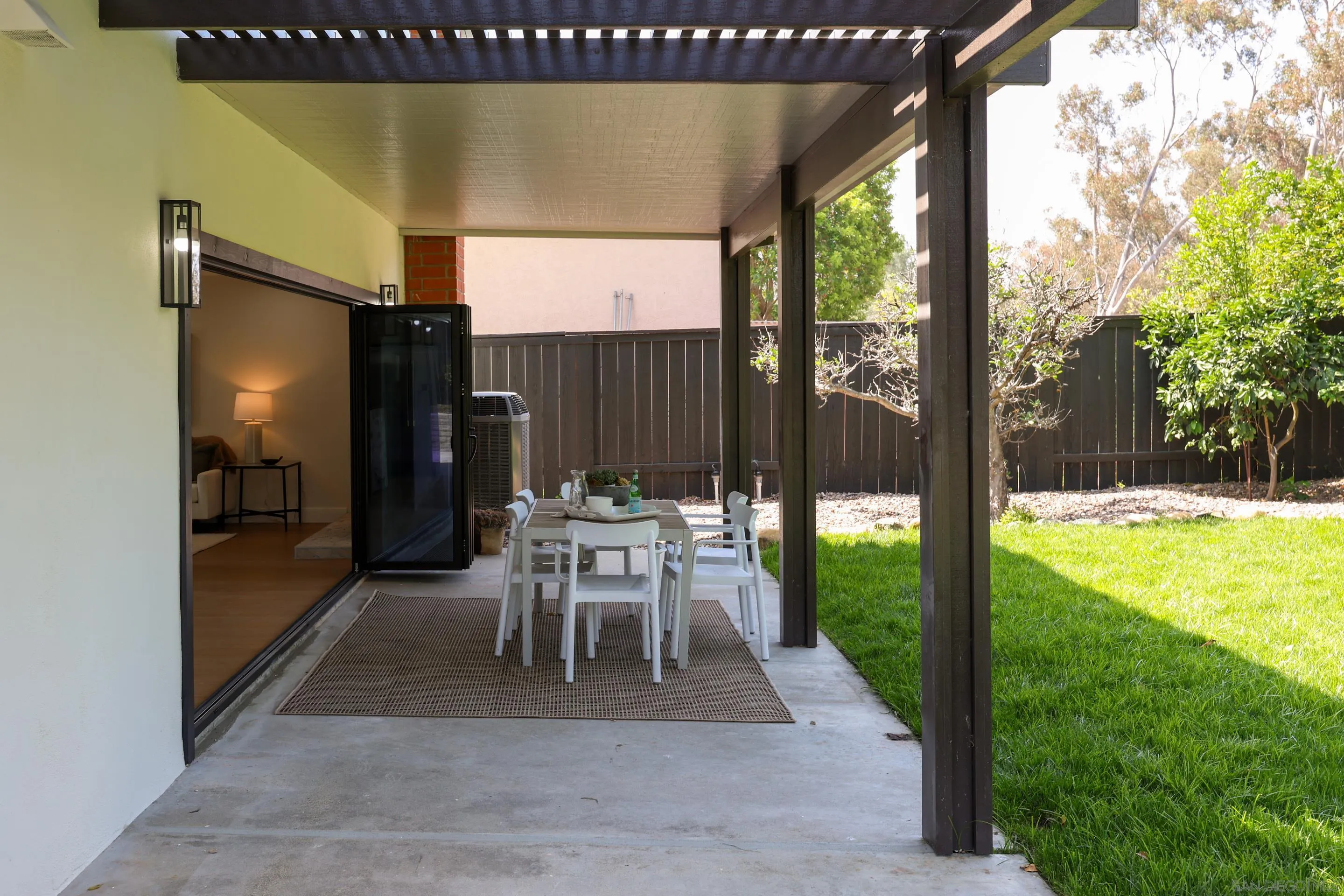 https://cdn.realtyfeed.com/cdn/127/260015402/5a743904bd9870c97e882aac71e24a59.webp