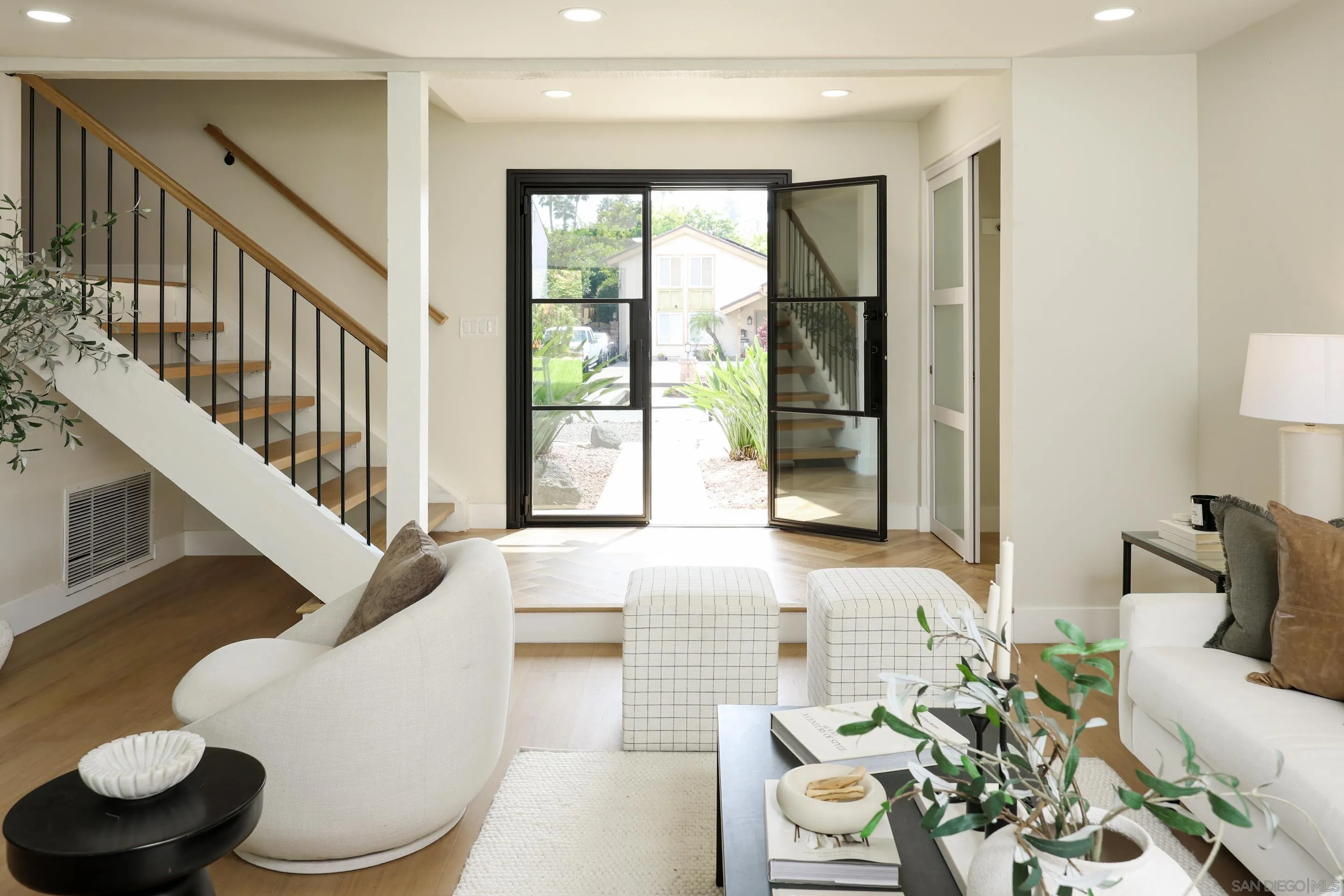 https://cdn.realtyfeed.com/cdn/127/260015402/b0693f7ac026e5b89deac441c00c2330.webp