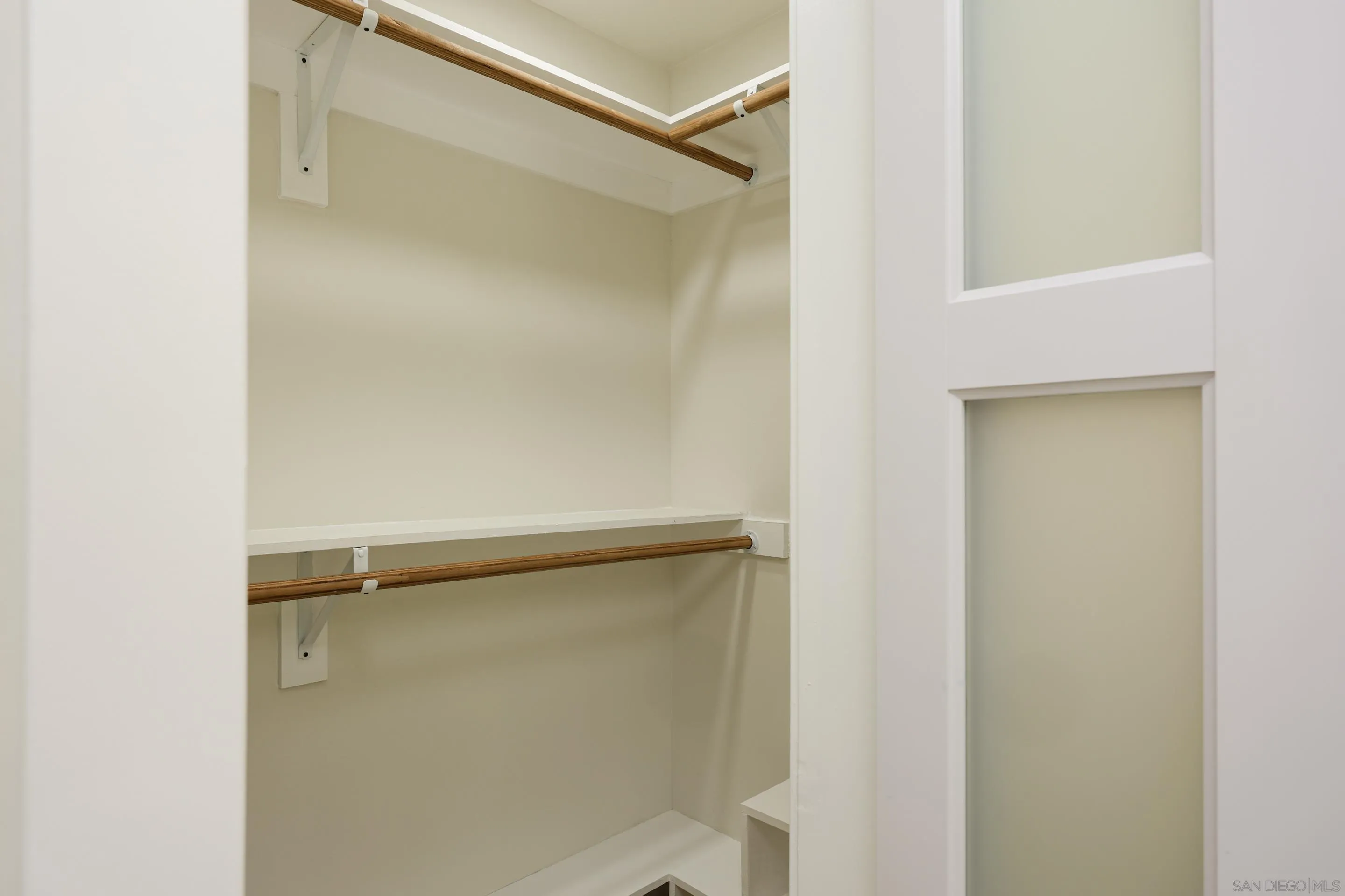 https://cdn.realtyfeed.com/cdn/127/260015402/c32b0b2ab8069343f9e648bbd7055381.webp