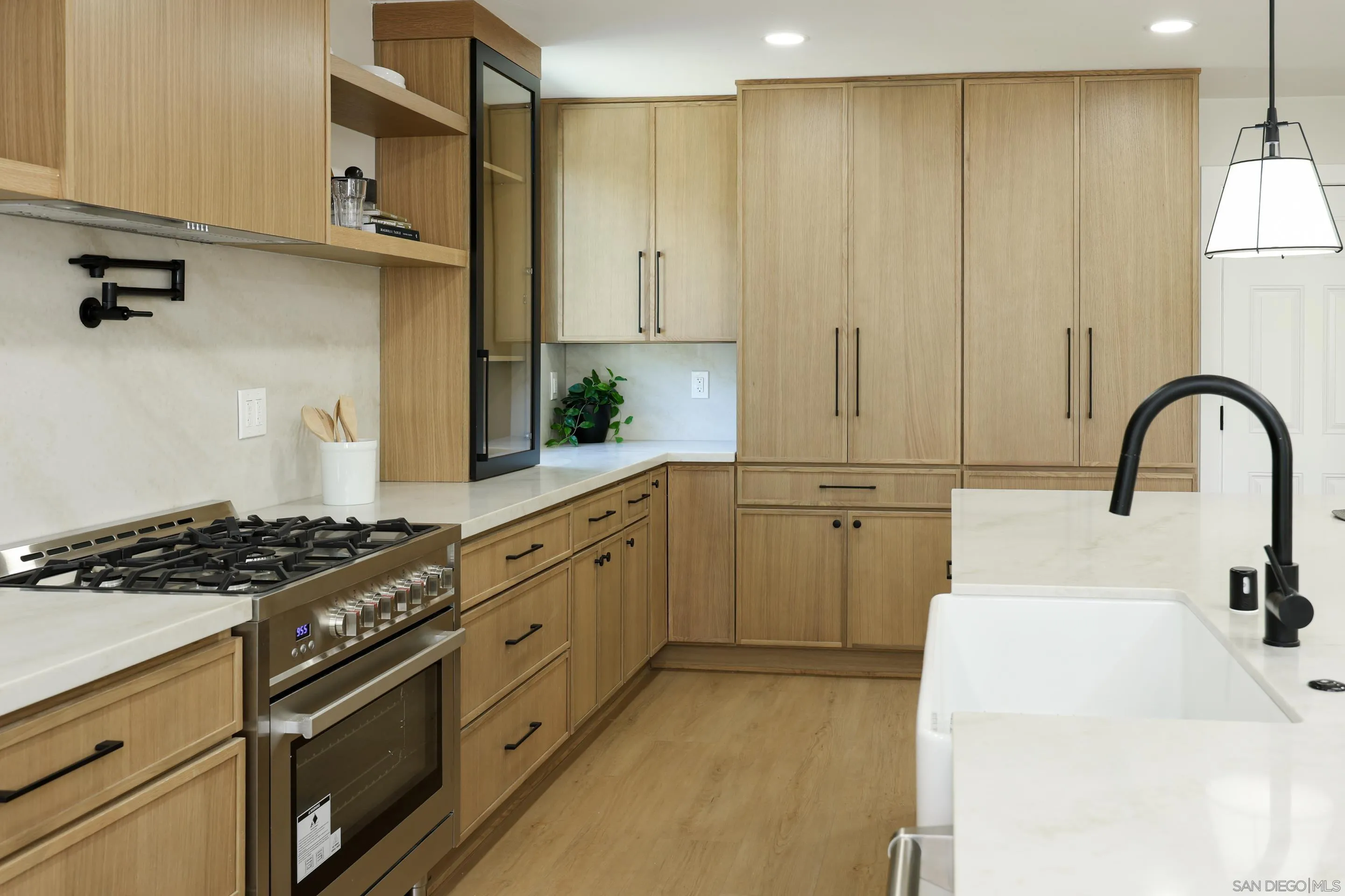 https://cdn.realtyfeed.com/cdn/127/260015402/d4ff828b651a860734d22368f49cb4e6.webp