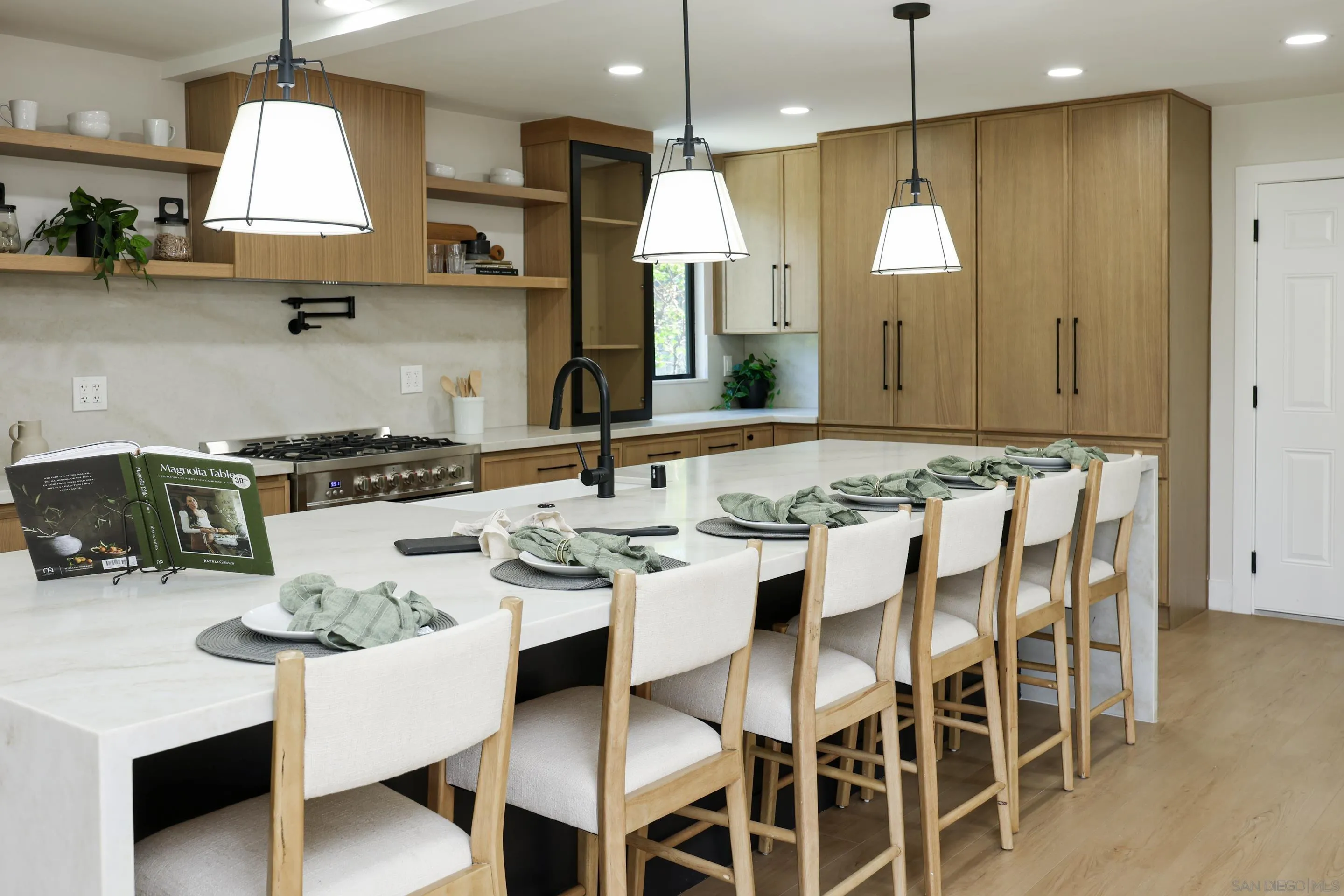 https://cdn.realtyfeed.com/cdn/127/260015402/dd583c2aba12d58d03f331d38622b692.webp