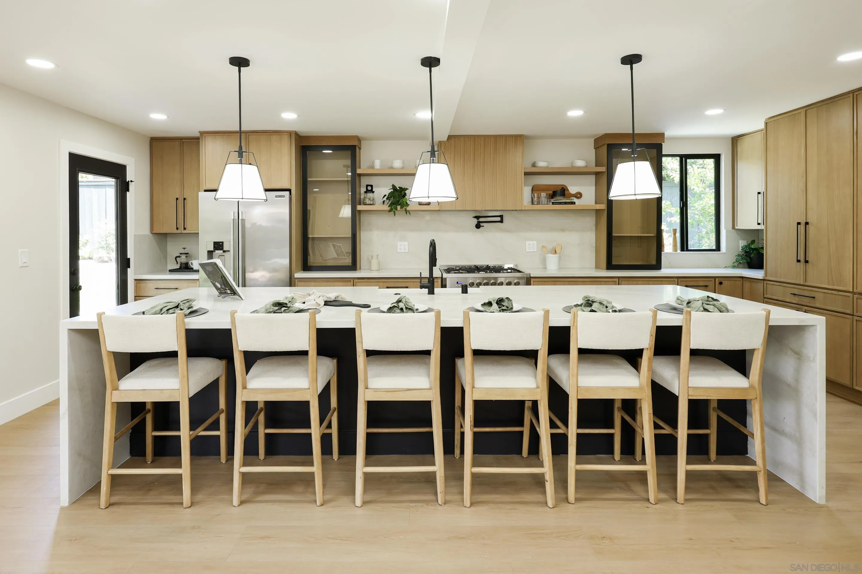 https://cdn.realtyfeed.com/cdn/127/260015402/ed8fb4d16f5e1d251d8cfdc26a281949.webp