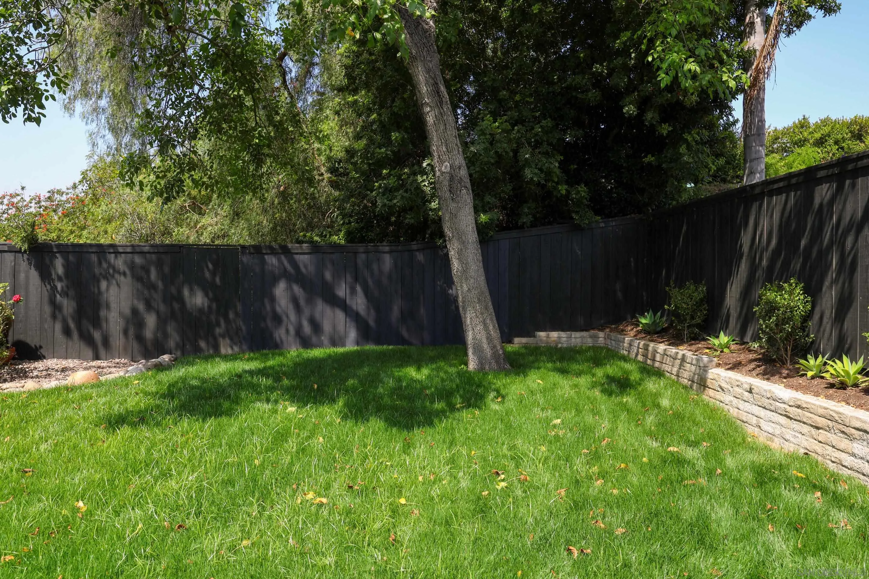 https://cdn.realtyfeed.com/cdn/127/260015402/f3c977060c3d6e662d3c51caa57deacf.webp