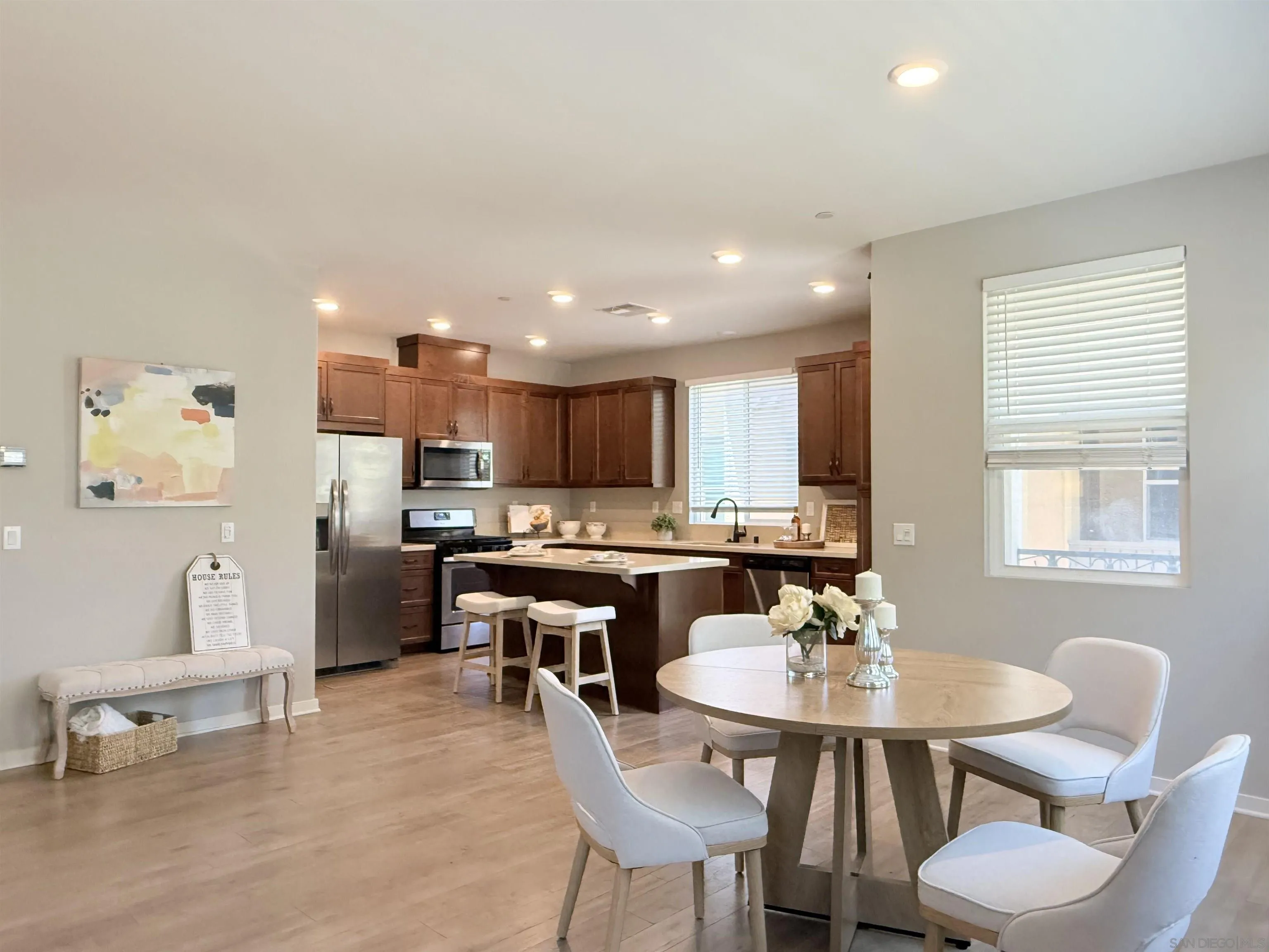 Photo #1: 260015411 Listing: Photo #1