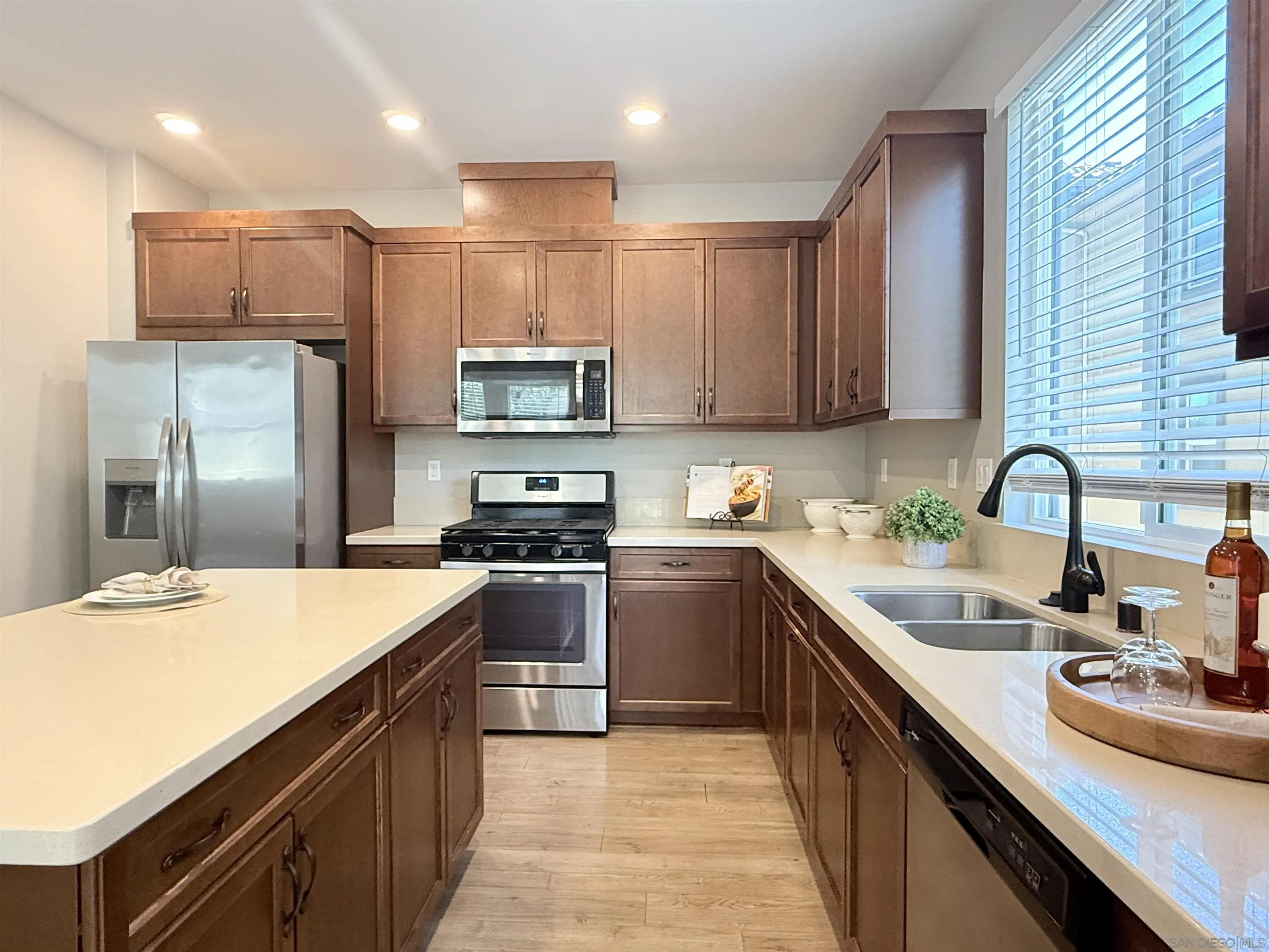 Photo #3: 260015411 Listing: Photo #3