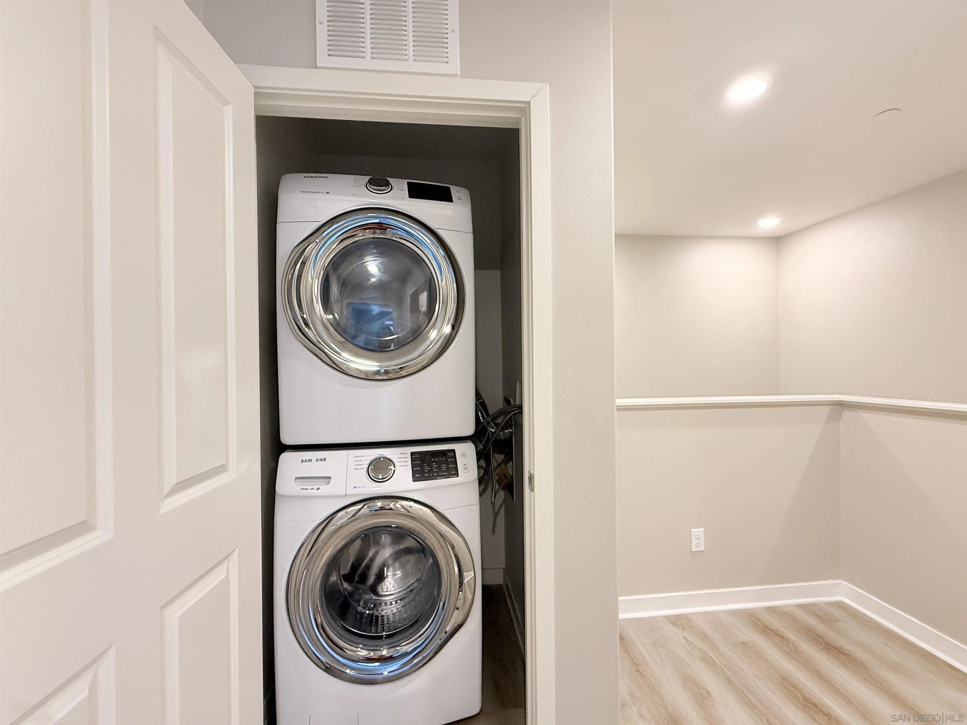 Photo #12: 260015411 Listing: Photo #12