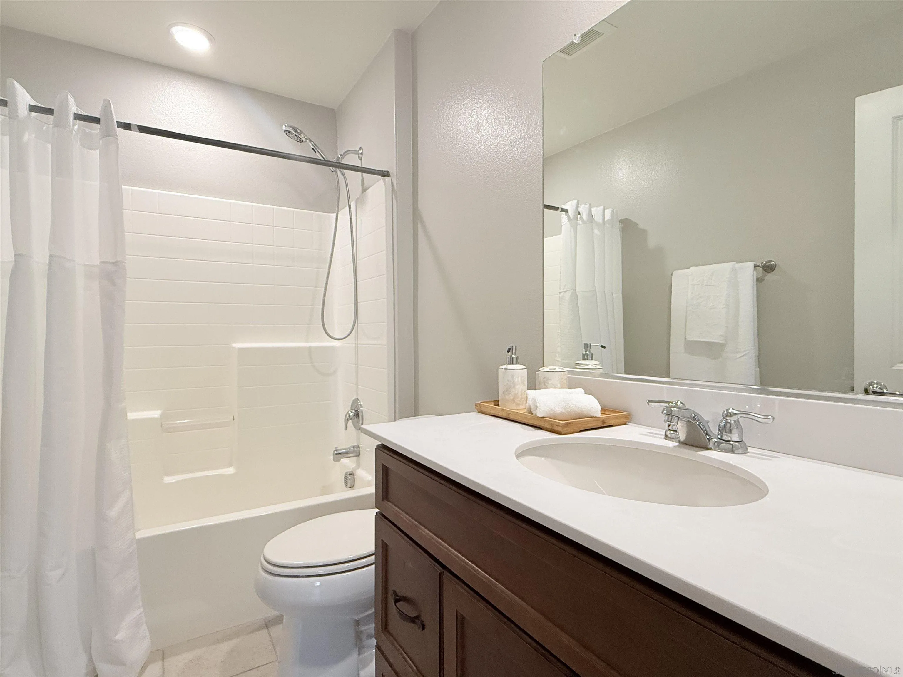 Photo #10: 260015411 Listing: Photo #10