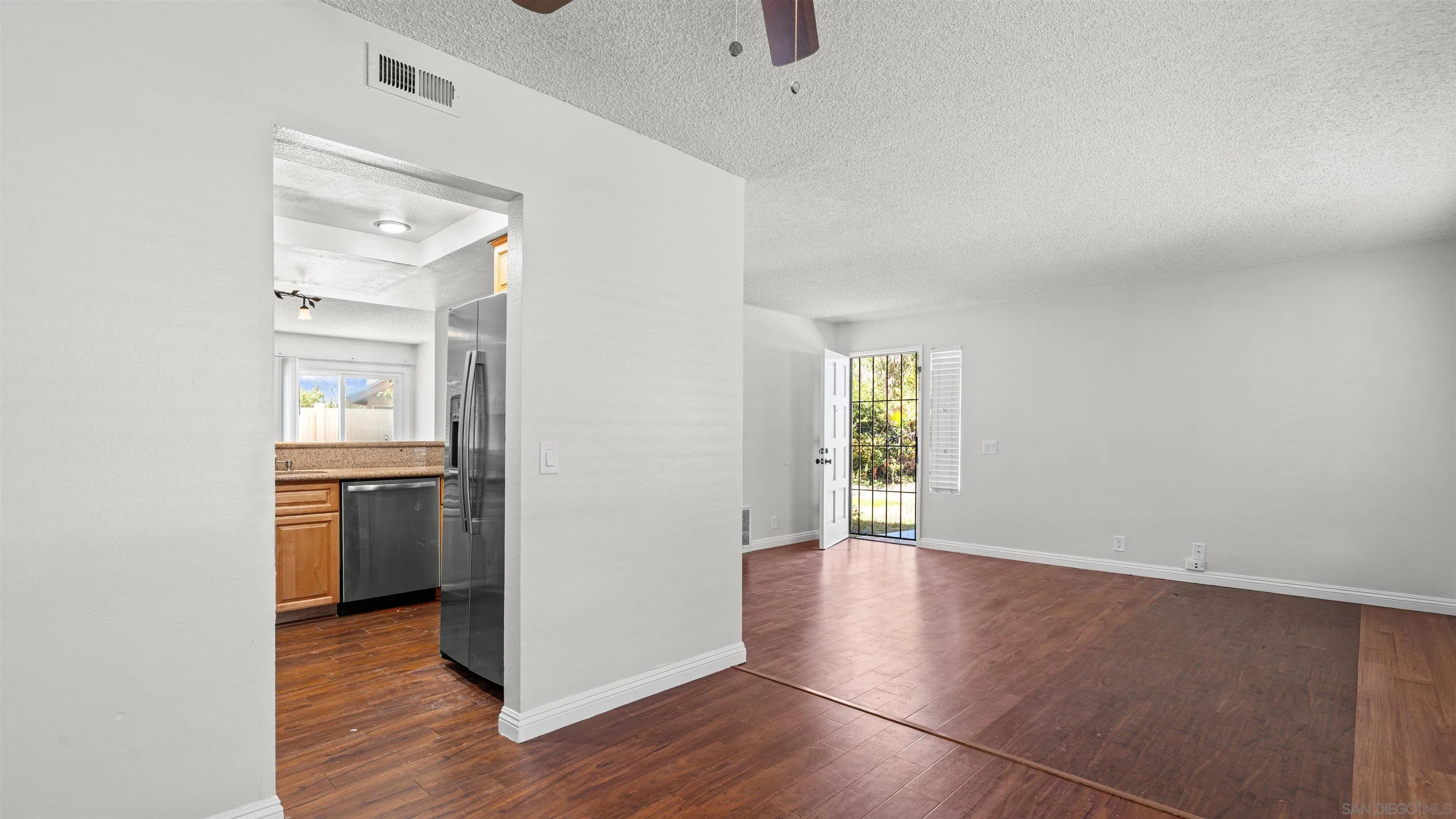 Photo #14: 260015412 Listing: Photo #14