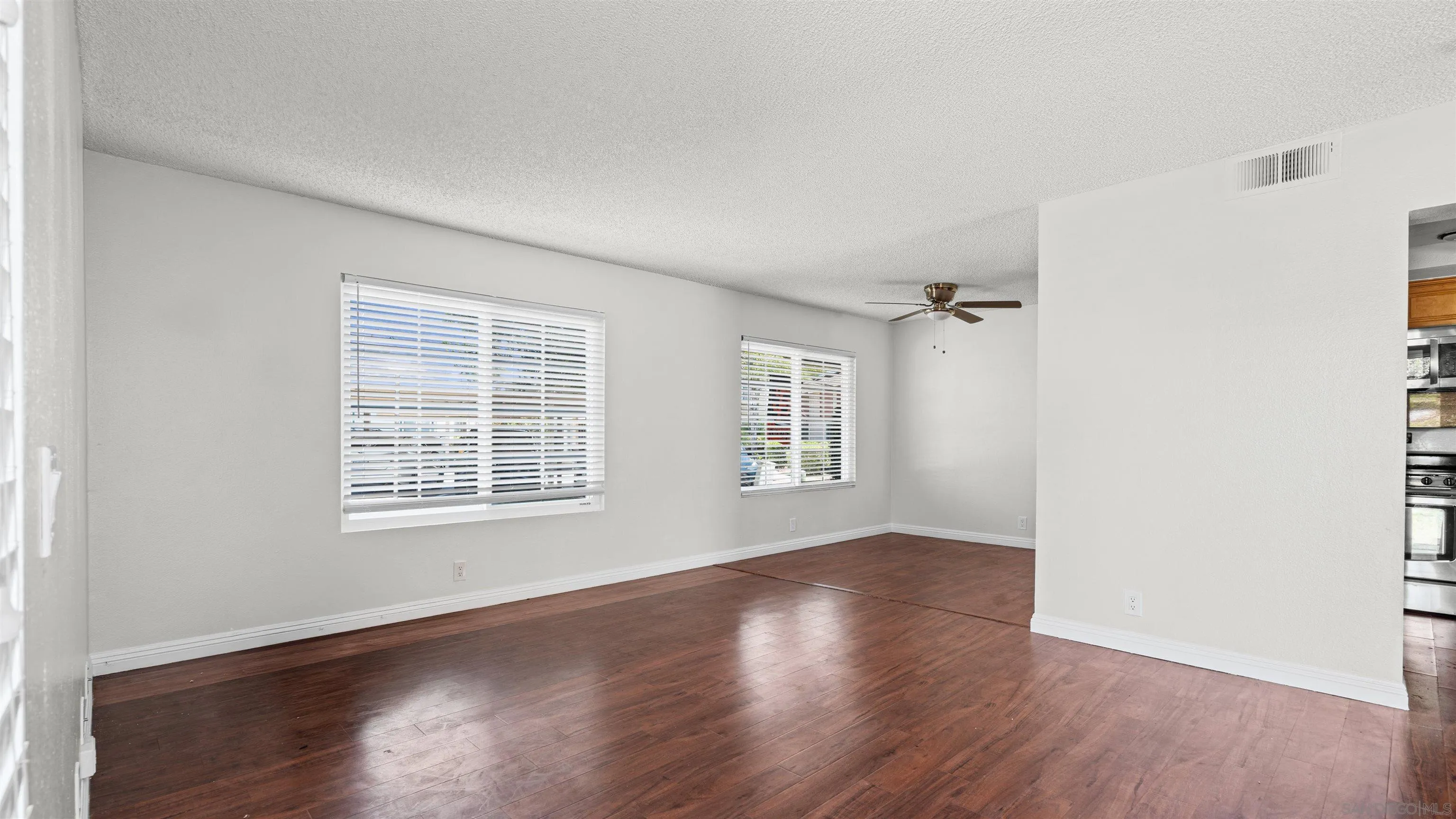 Photo #10: 260015412 Listing: Photo #10