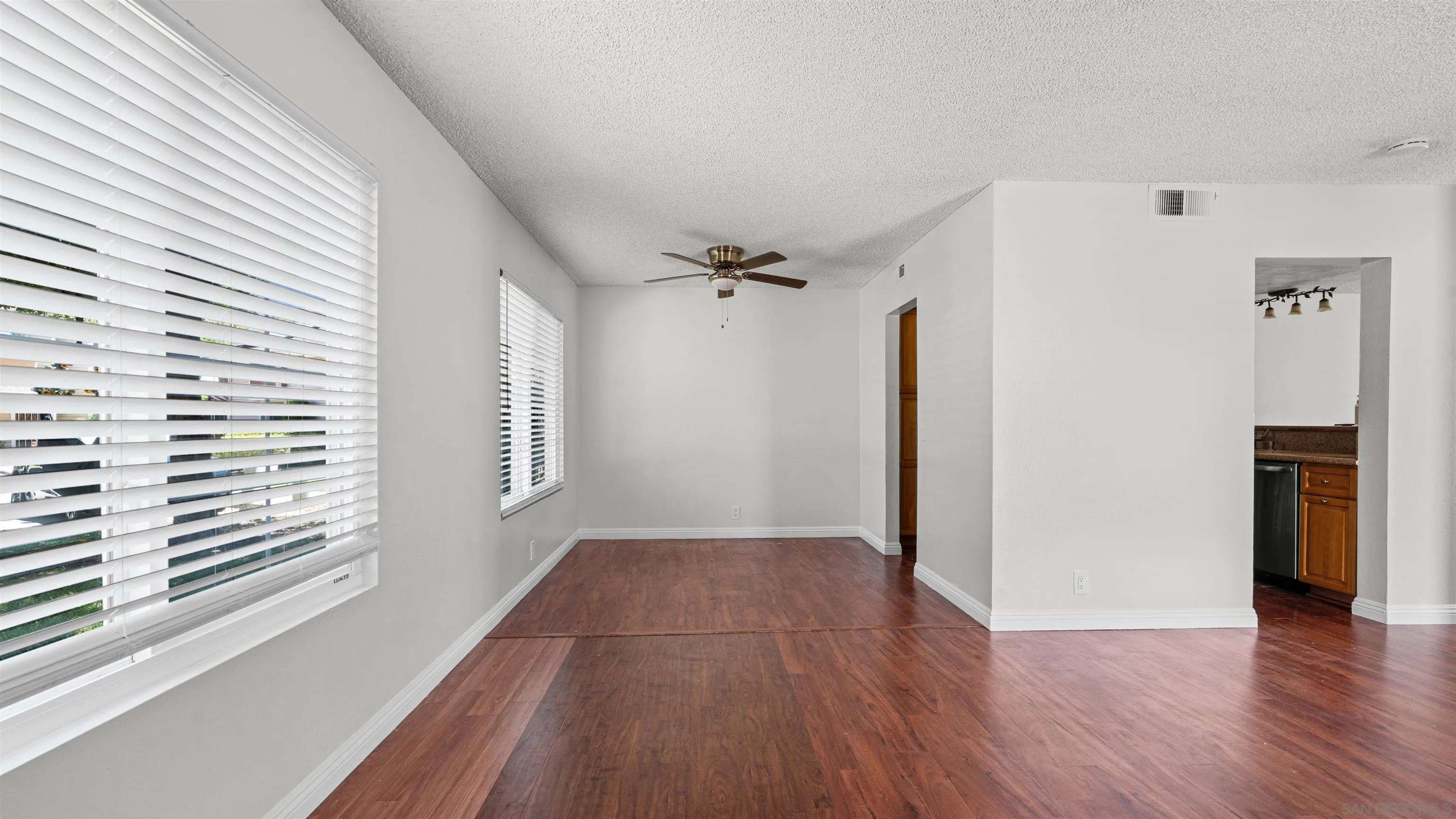 Photo #9: 260015412 Listing: Photo #9