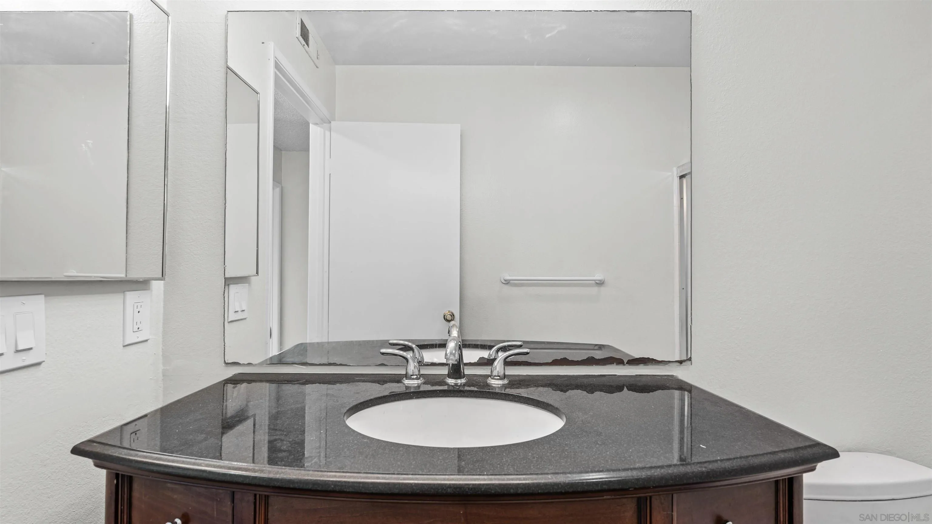 Photo #30: 260015412 Listing: Photo #30