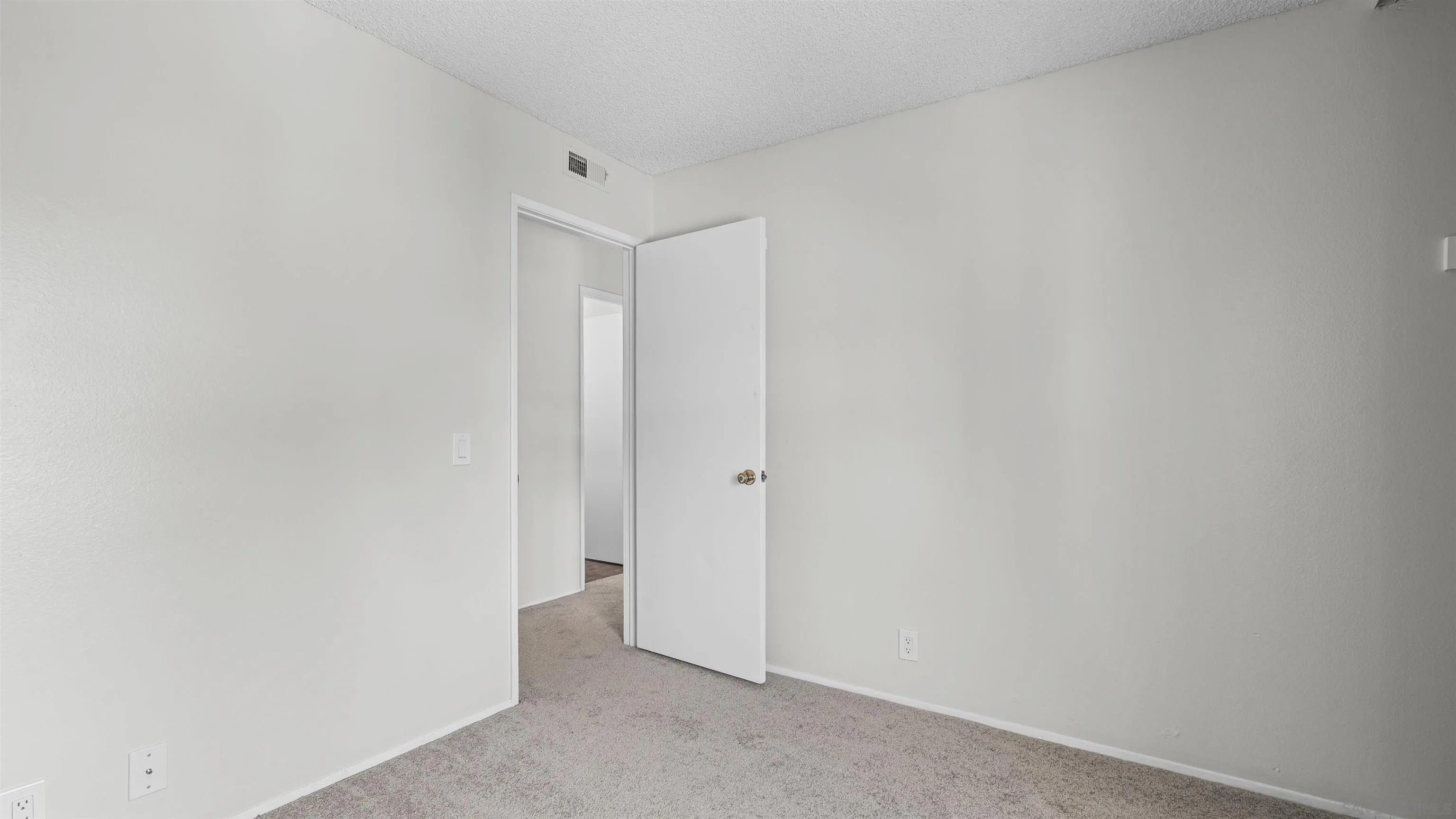 Photo #23: 260015412 Listing: Photo #23
