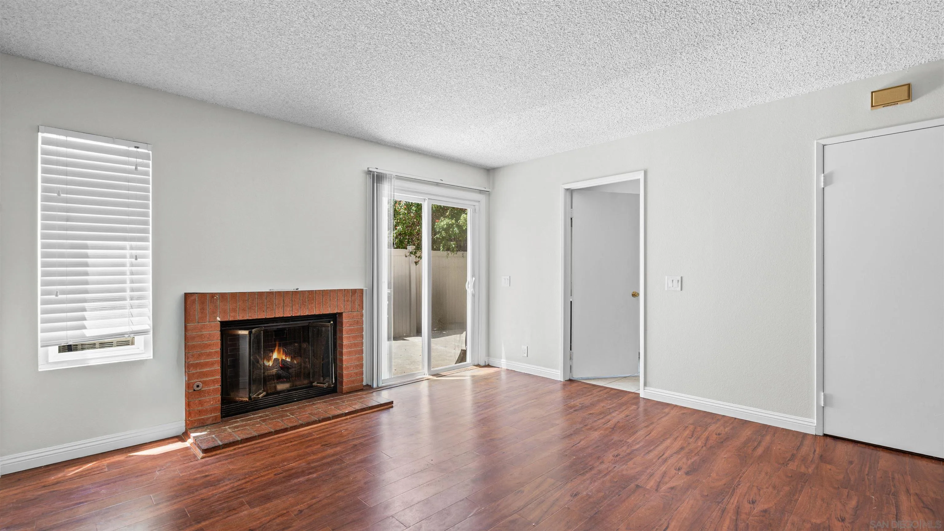 Photo #12: 260015412 Listing: Photo #12