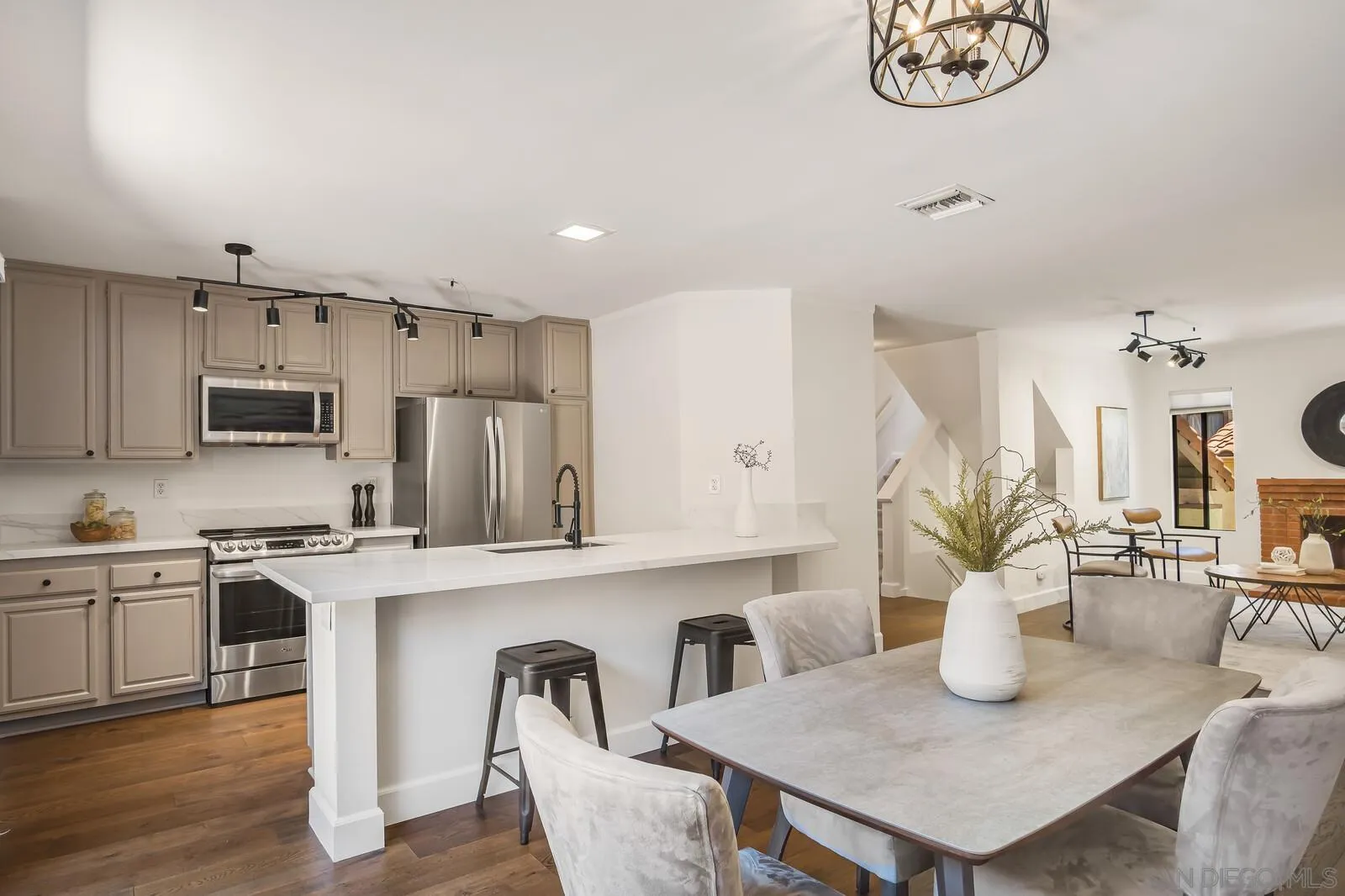 Photo #12: 260015418 Listing: Photo #12