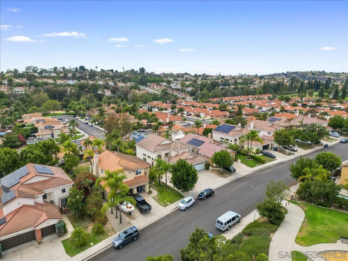 https://cdn.realtyfeed.com/cdn/127/260015421/07fb85d780ec0b63f02128328f81d479.webp